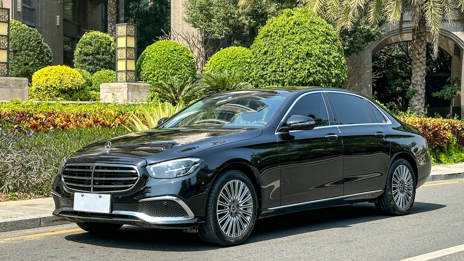 奔驰E级 2022款 E 300 L 豪华型