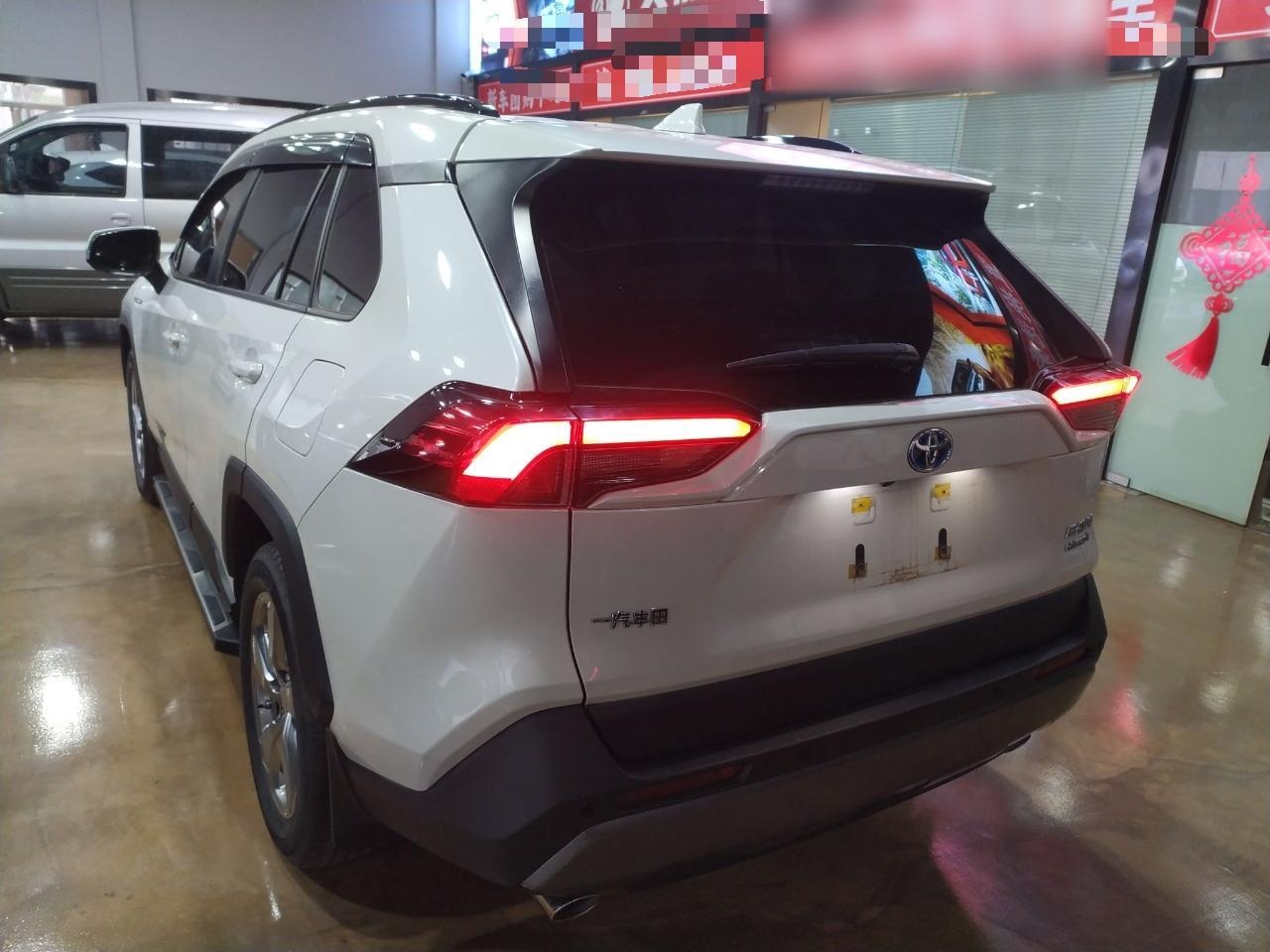 丰田 RAV4 2020款 双擎  2.5L CVT两驱精英版