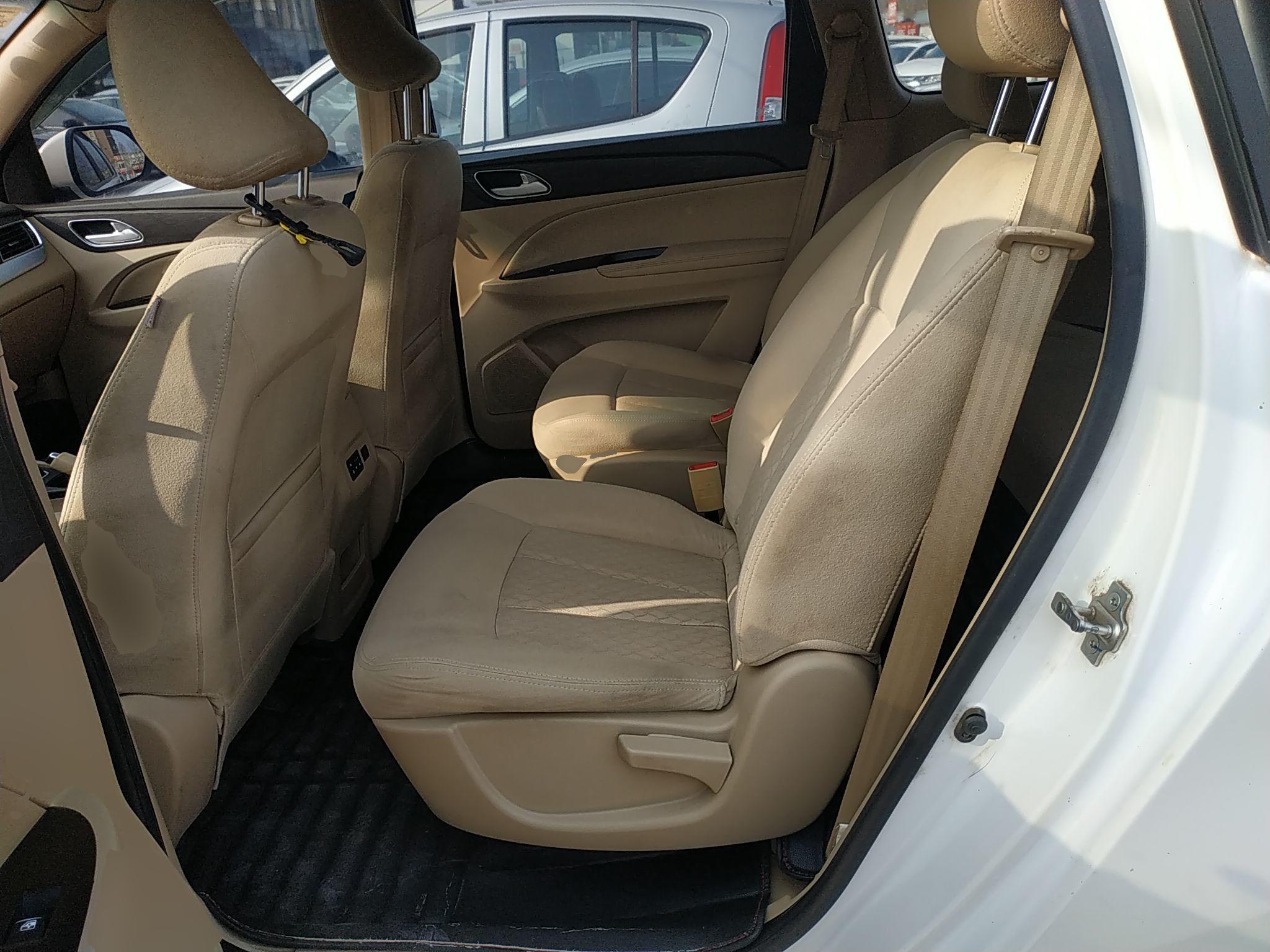 宝骏730 2016款 1.5L 手动标准型 7座