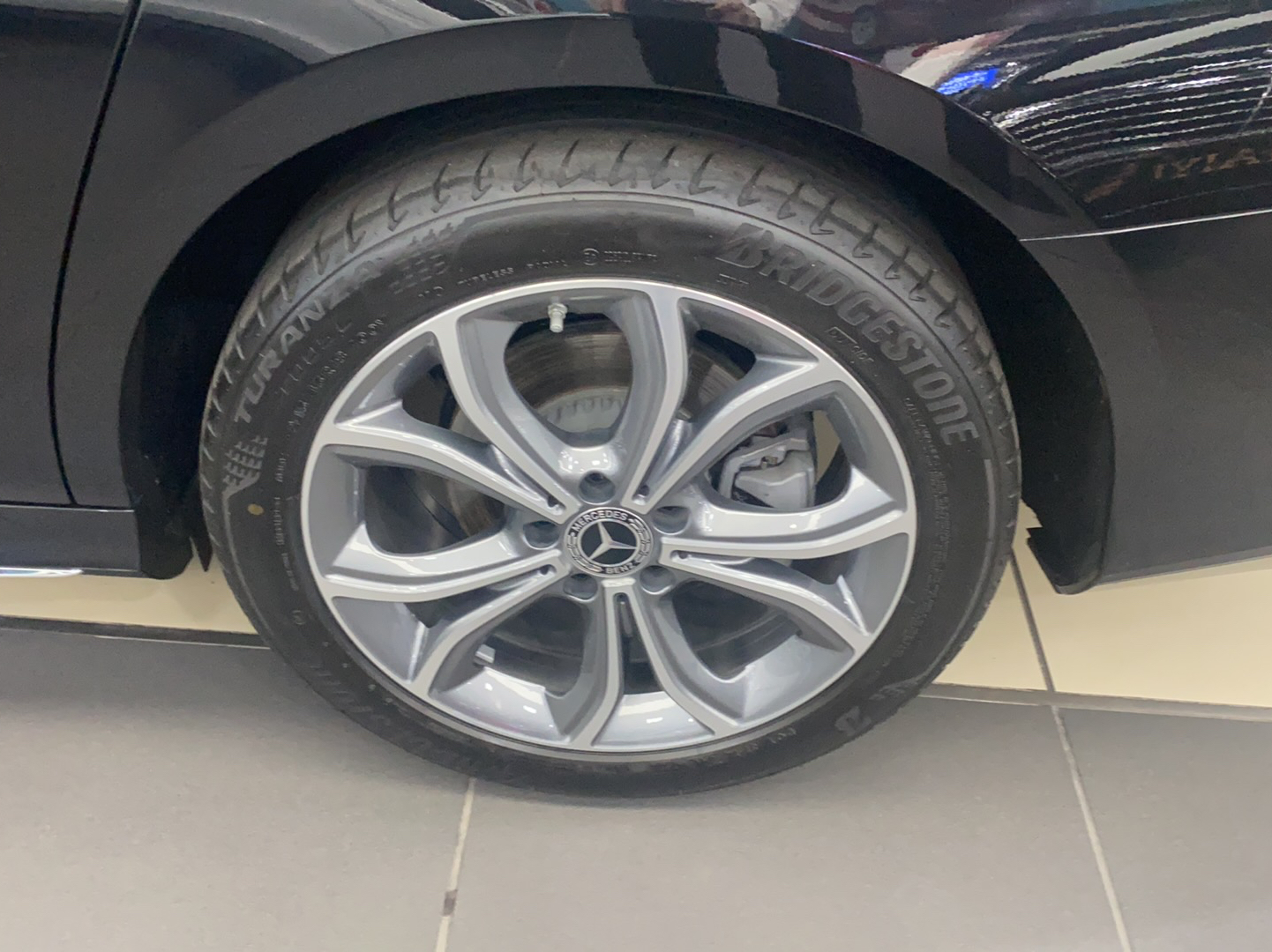 奔驰E级 2022款 改款二 E 300 L 运动豪华型