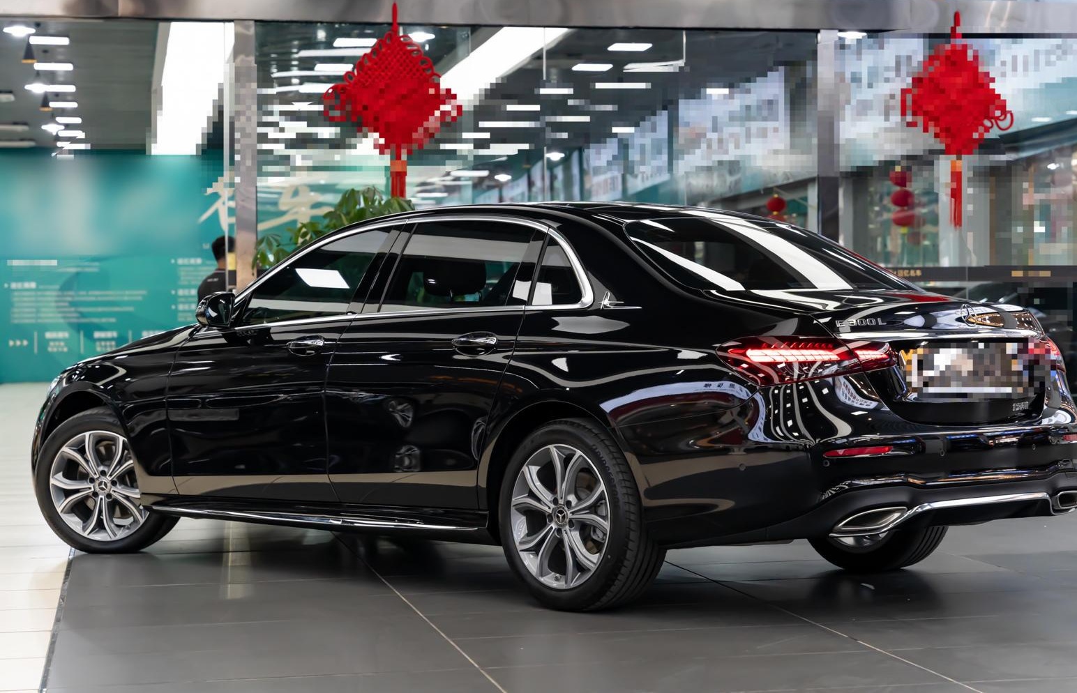 奔驰E级 2022款 改款二 E 300 L 运动豪华型