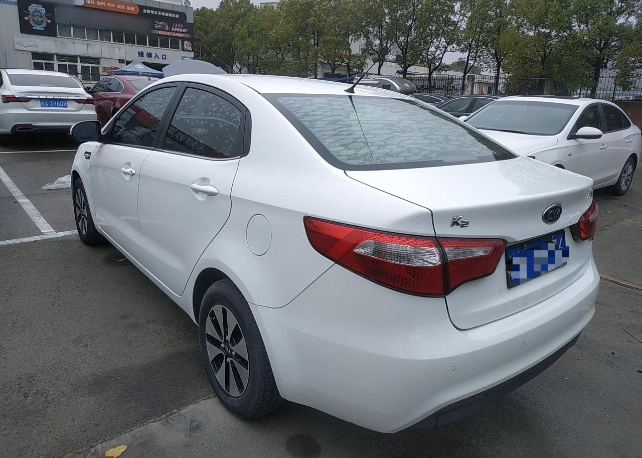 起亚K2 2011款 三厢 1.4L MT GLS