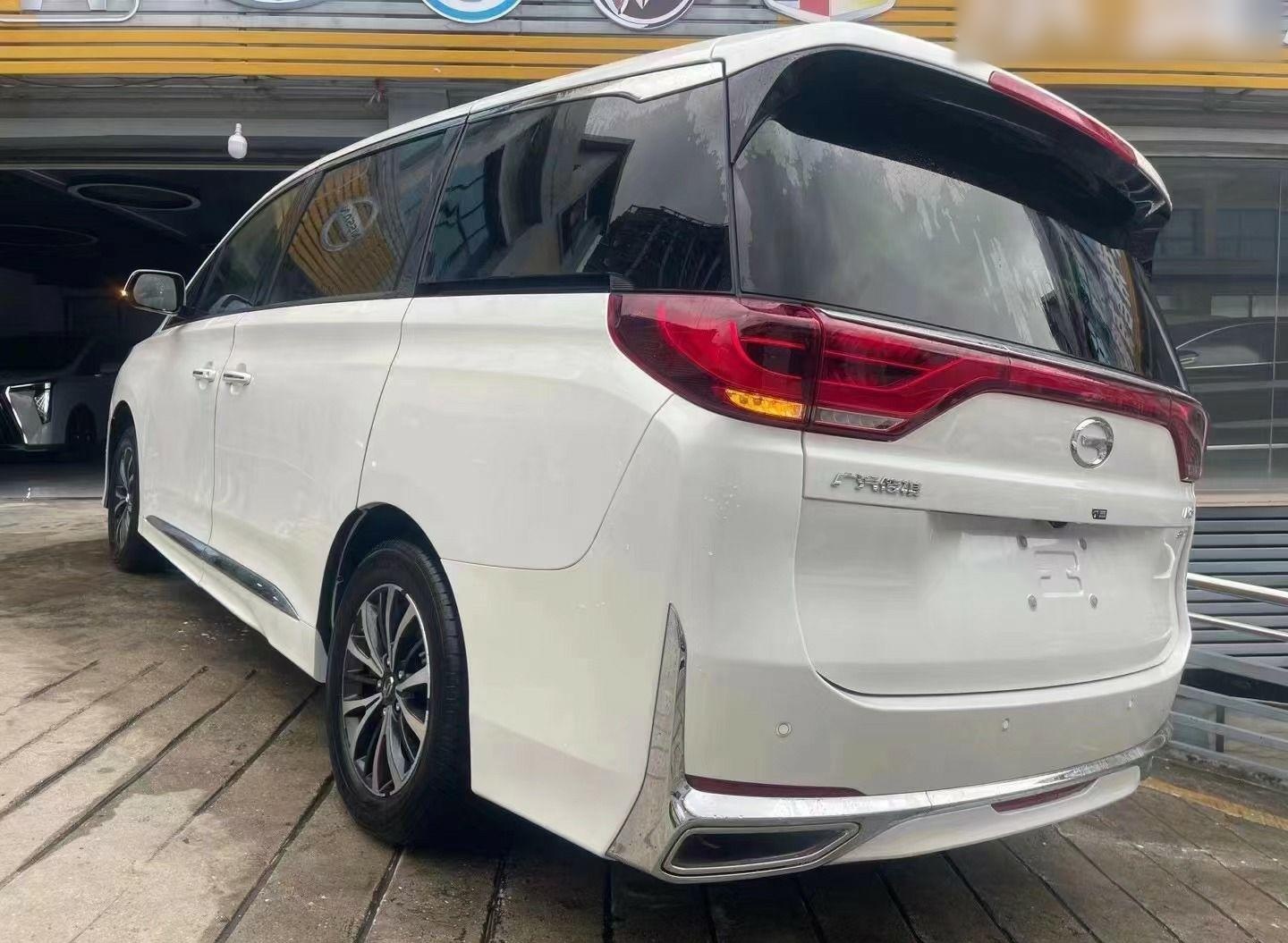 广汽传祺 传祺M8 2023款 领秀系列 390T 尊享版