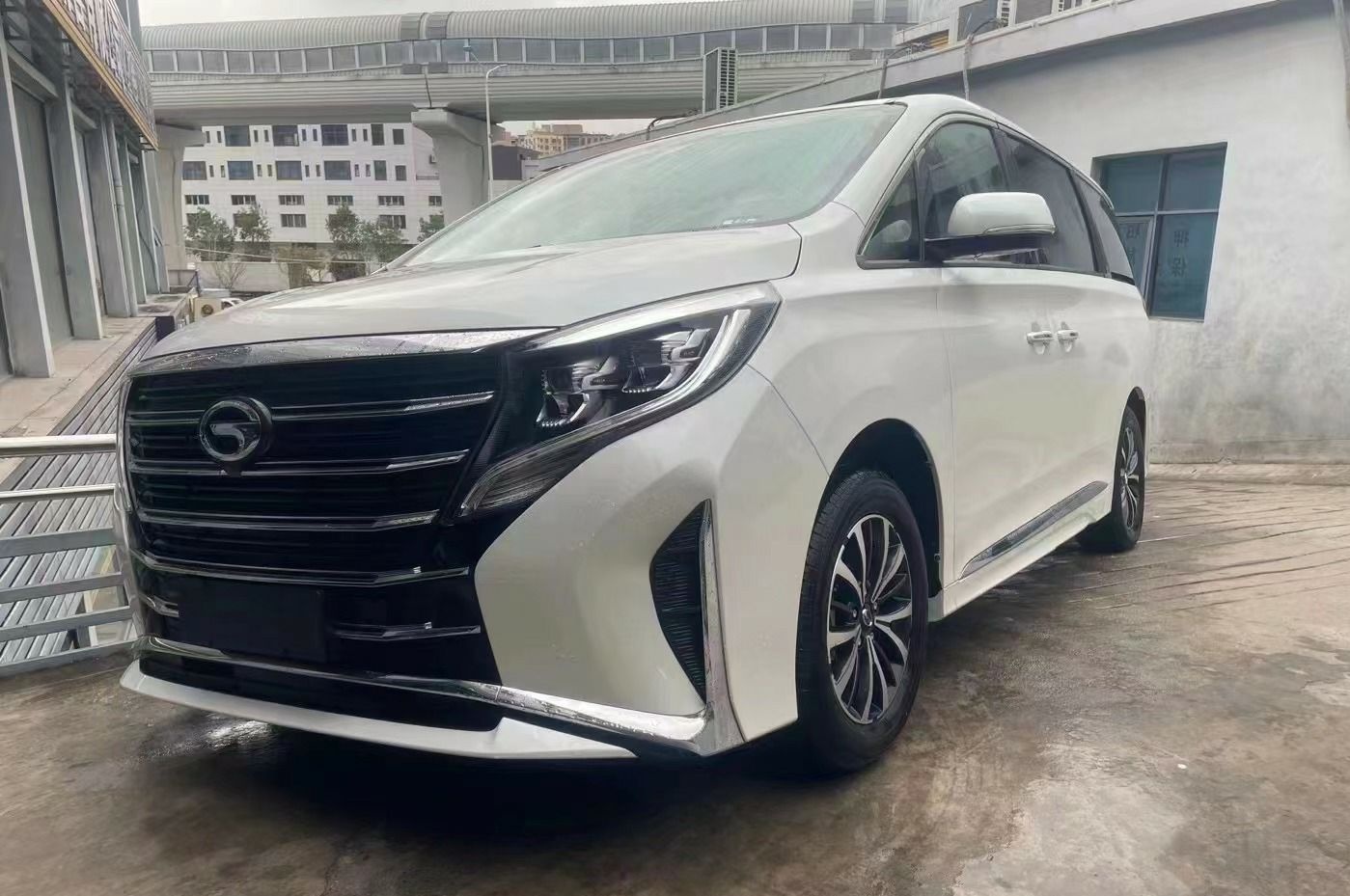 广汽传祺 传祺M8 2023款 领秀系列 390T 尊享版