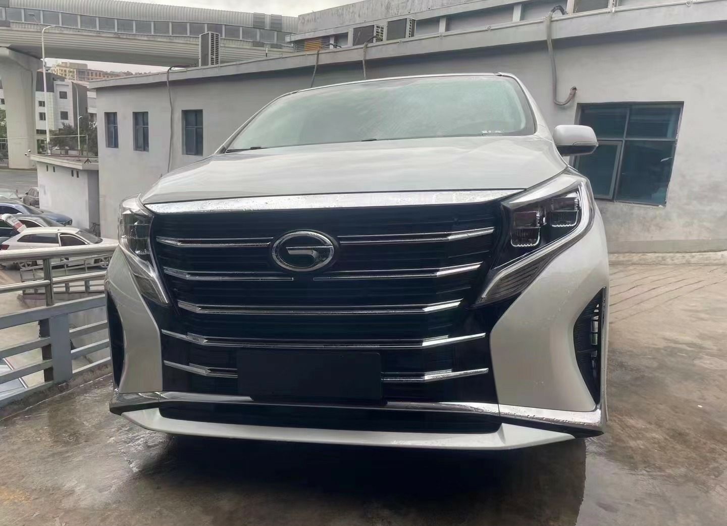 广汽传祺 传祺M8 2023款 领秀系列 390T 尊享版