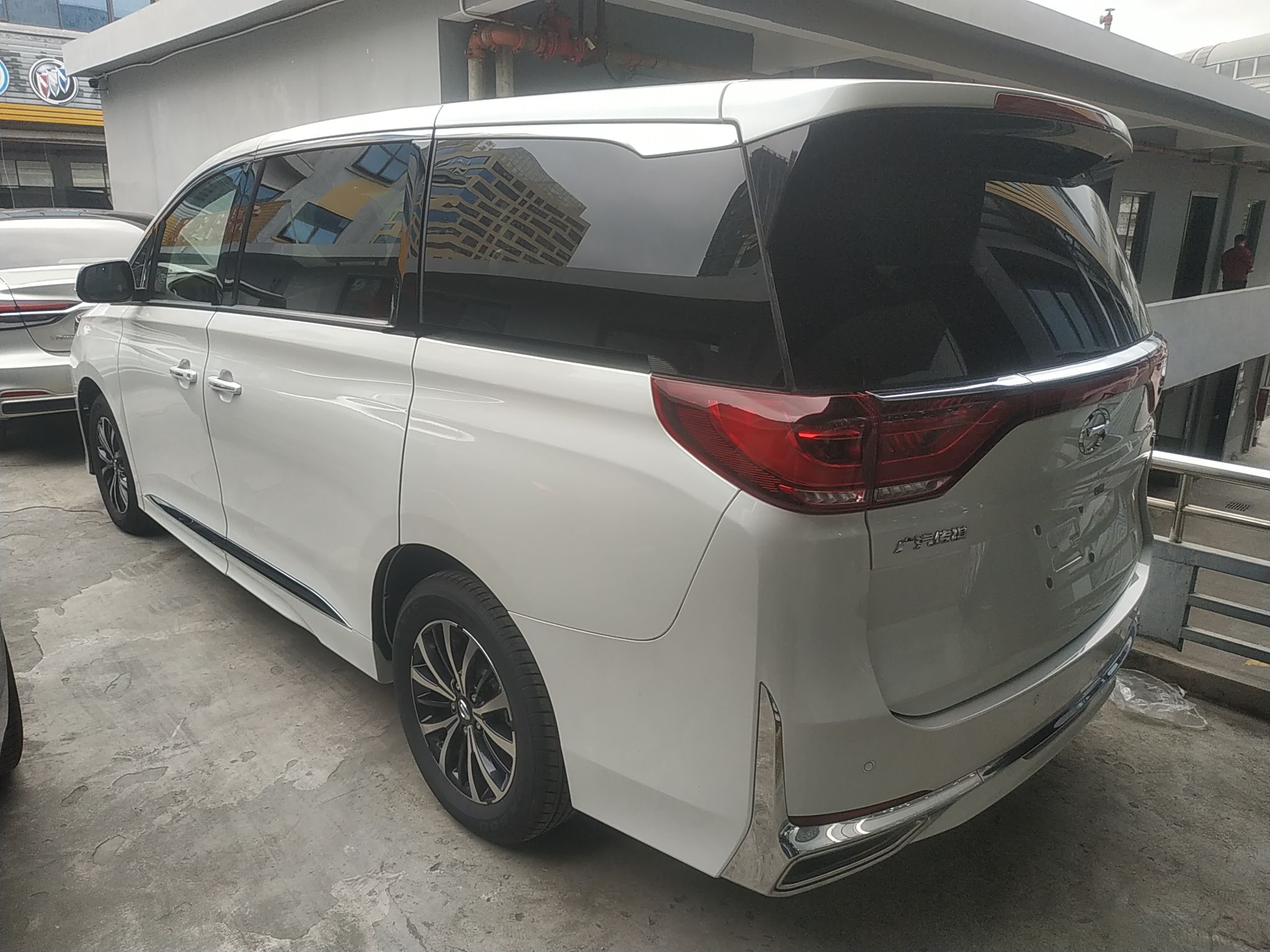 广汽传祺 传祺M8 2023款 领秀系列 390T 尊享版