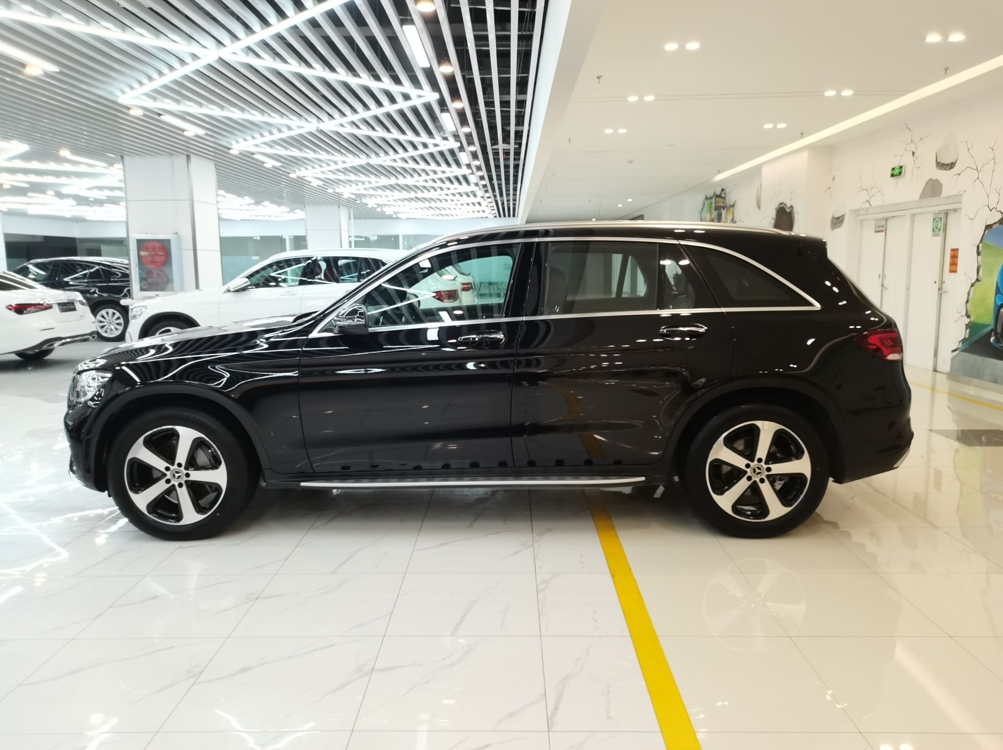 奔驰GLC级 2022款 改款三 GLC 260 L 4MATIC 动感型