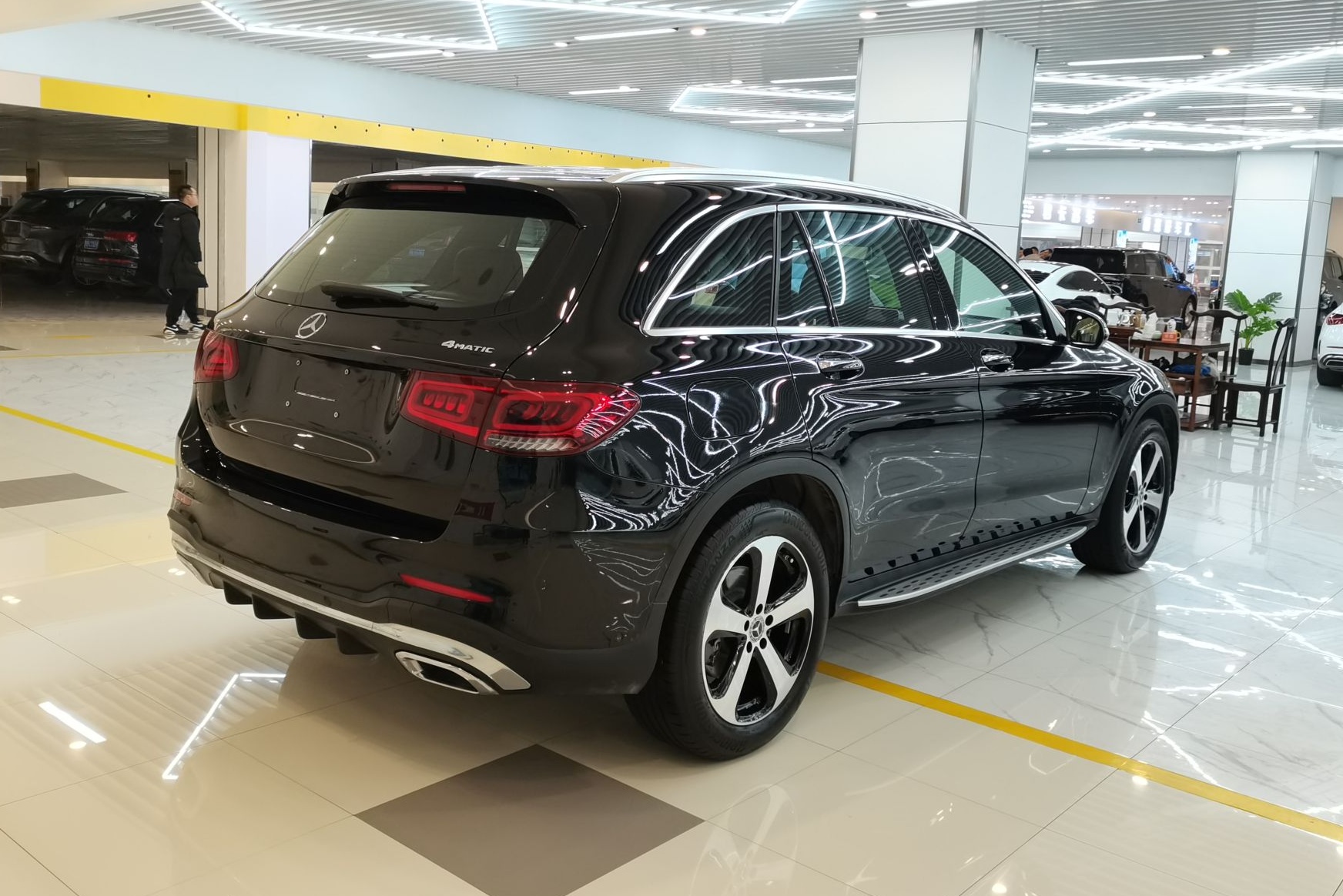 奔驰GLC级 2022款 改款三 GLC 260 L 4MATIC 动感型