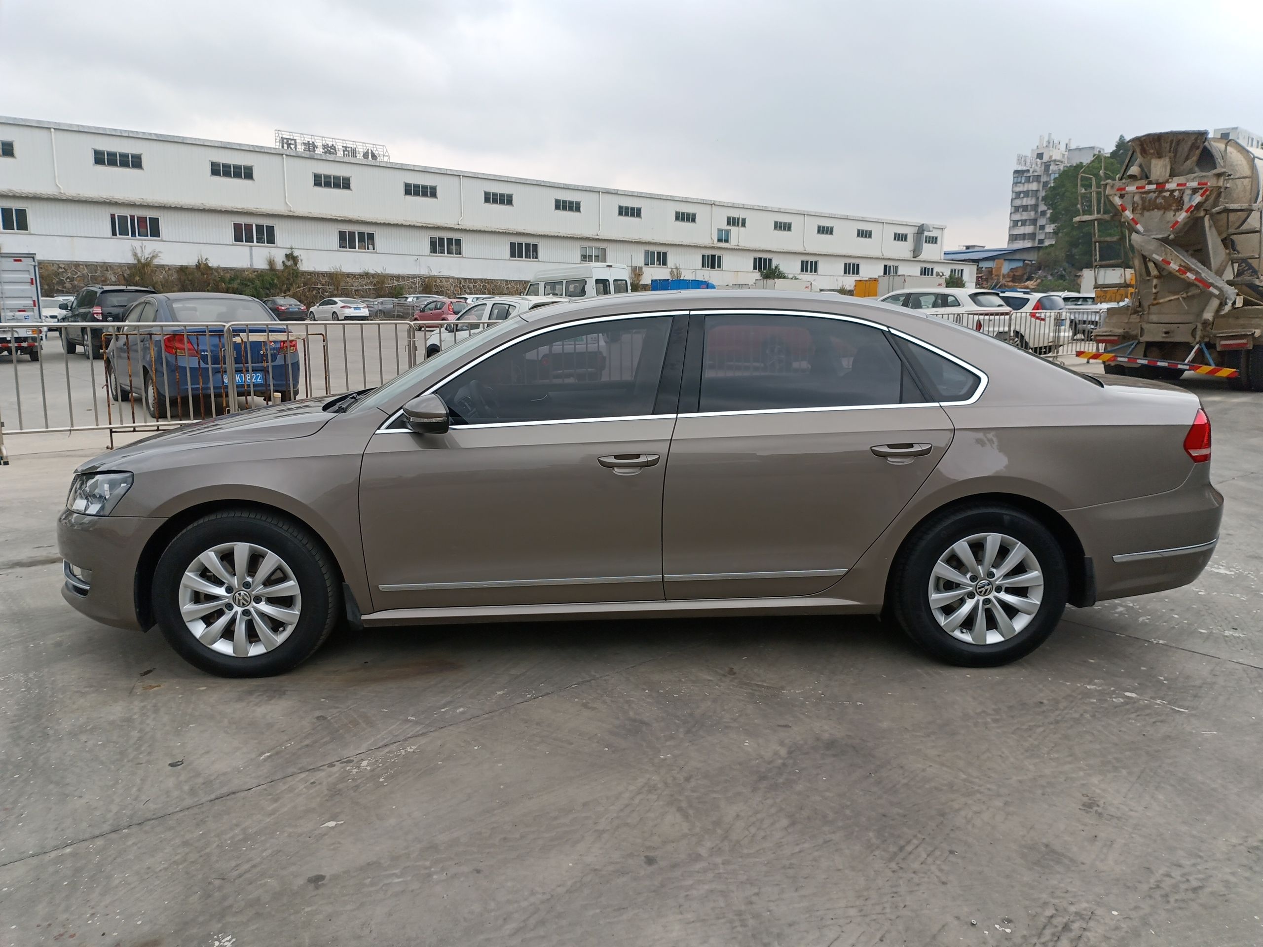 大众 帕萨特 2015款 1.8TSI DSG尊荣版