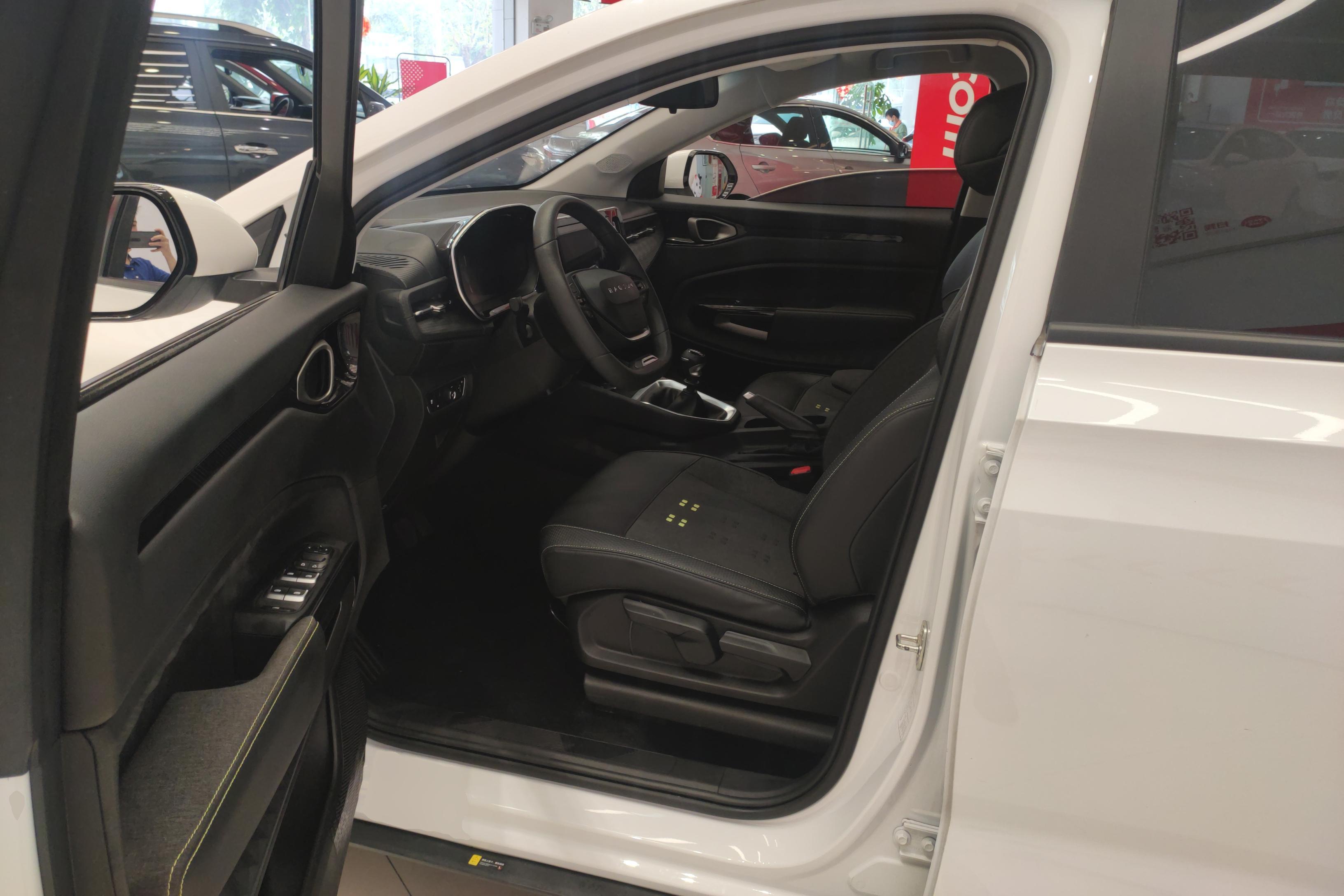 新宝骏 宝骏RM-5 2019款 1.5T 手动24小时在线精英型 6座