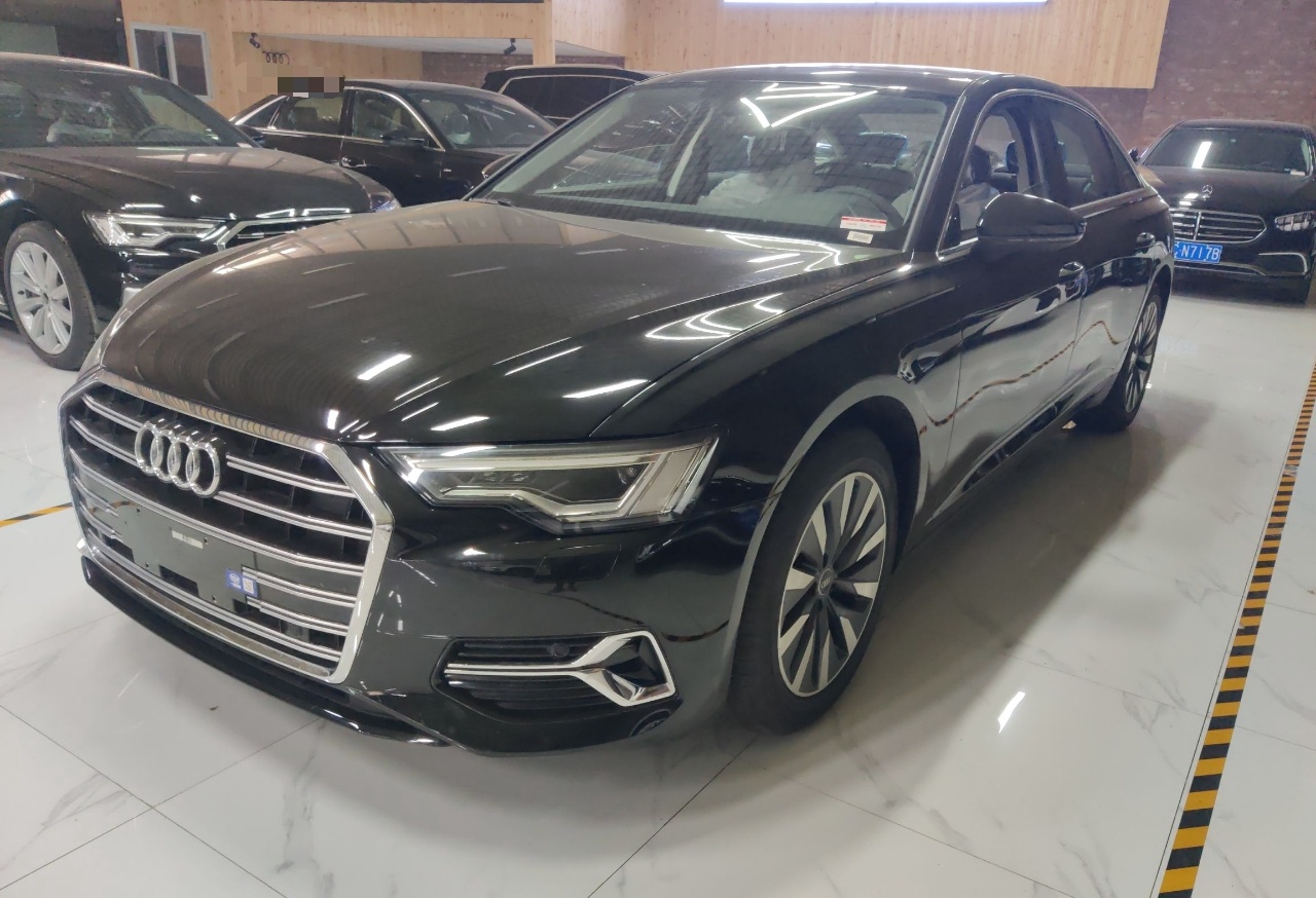 奥迪A6L 2023款 45 TFSI 臻选致雅型