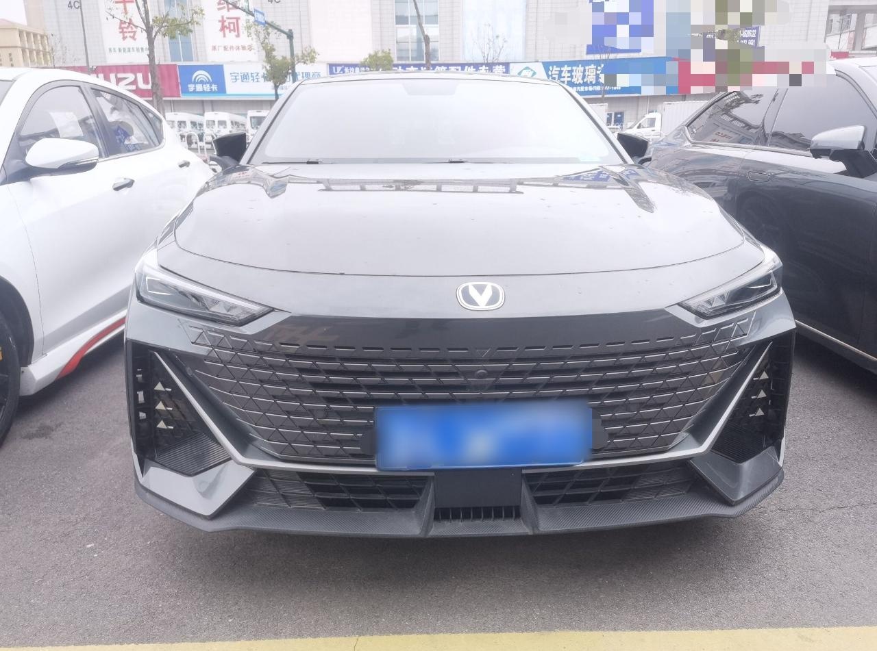 长安UNI-V 2022款 1.5T 尊贵型