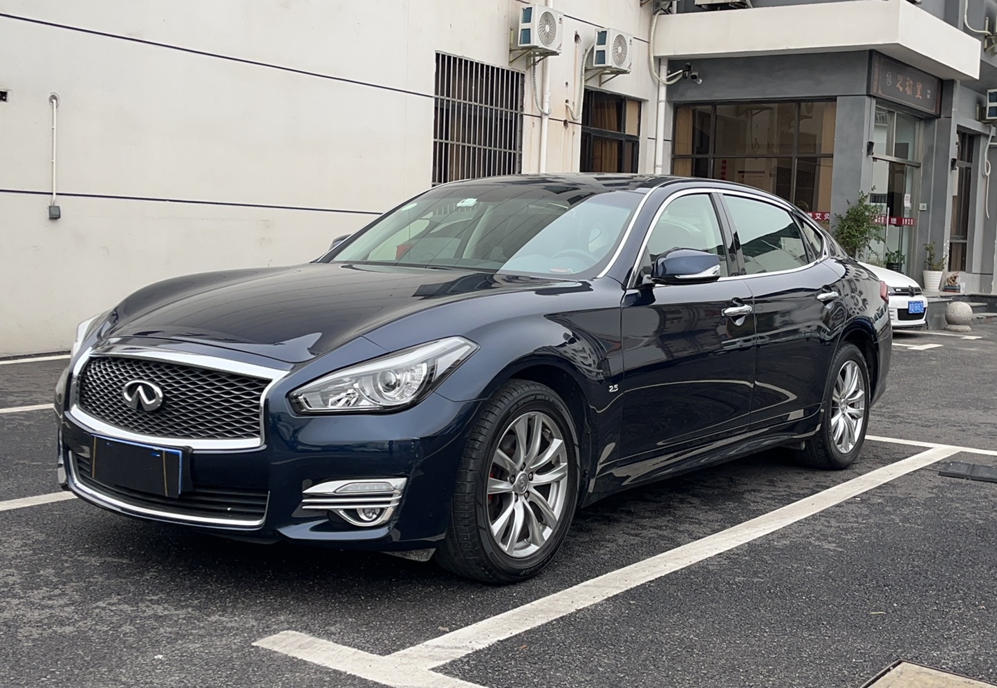 英菲尼迪Q70 2017款 Q70L 2.5L 精英版(进口)