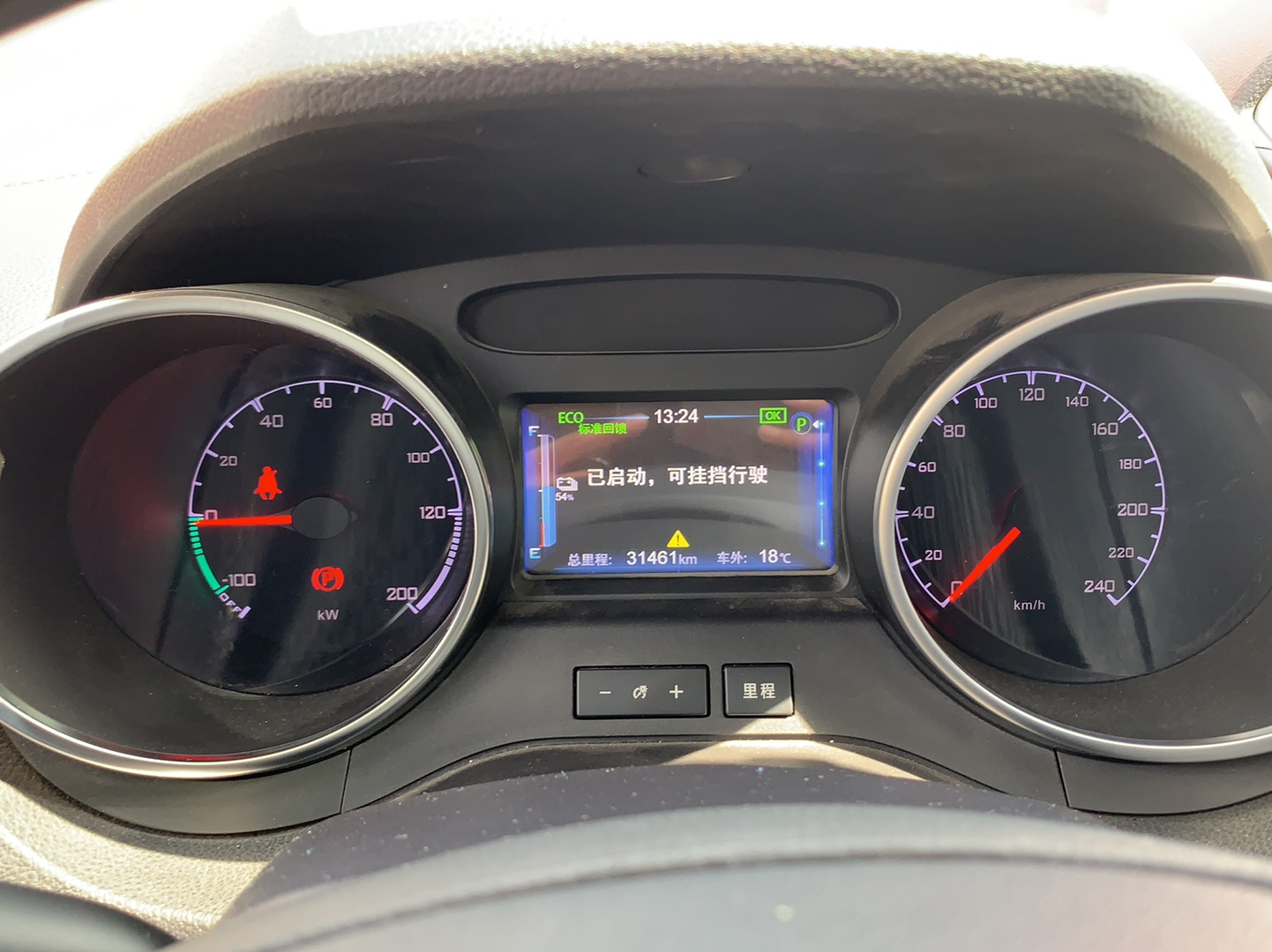 比亚迪 元新能源 2018款 EV360 智联炫酷型