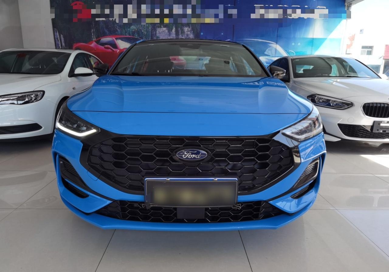 福特 福克斯 2022款 三厢 EcoBoost 180 自动ST Line