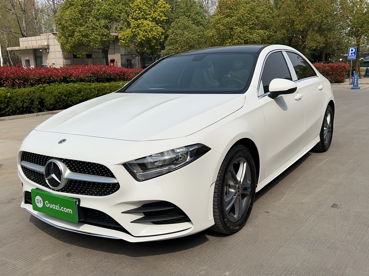 奔驰A级 2022款 改款 A 180 L 运动轿车