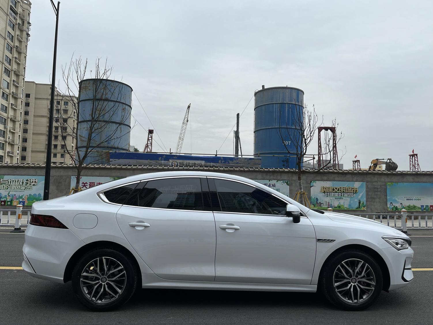 比亚迪 秦PLUS 2021款 EV 400KM 豪华型