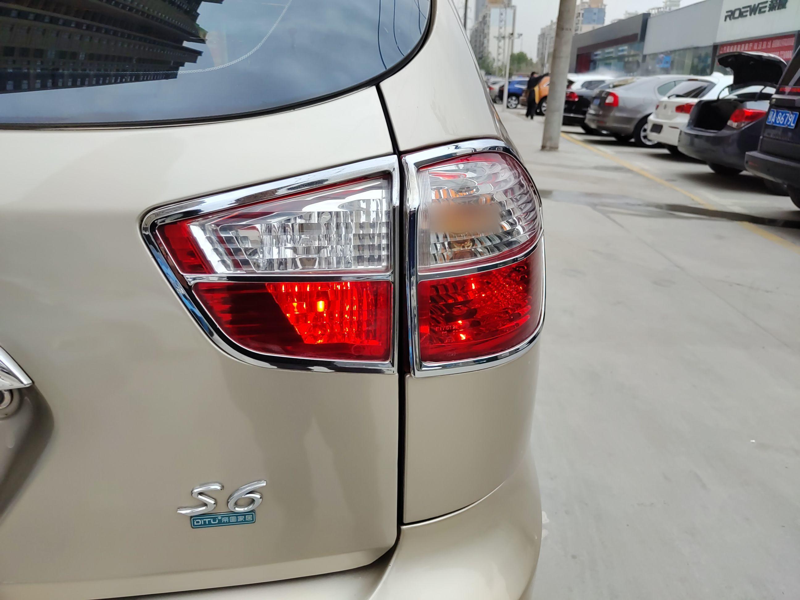 比亚迪S6 2014款 2.0L 手动豪华型 5座