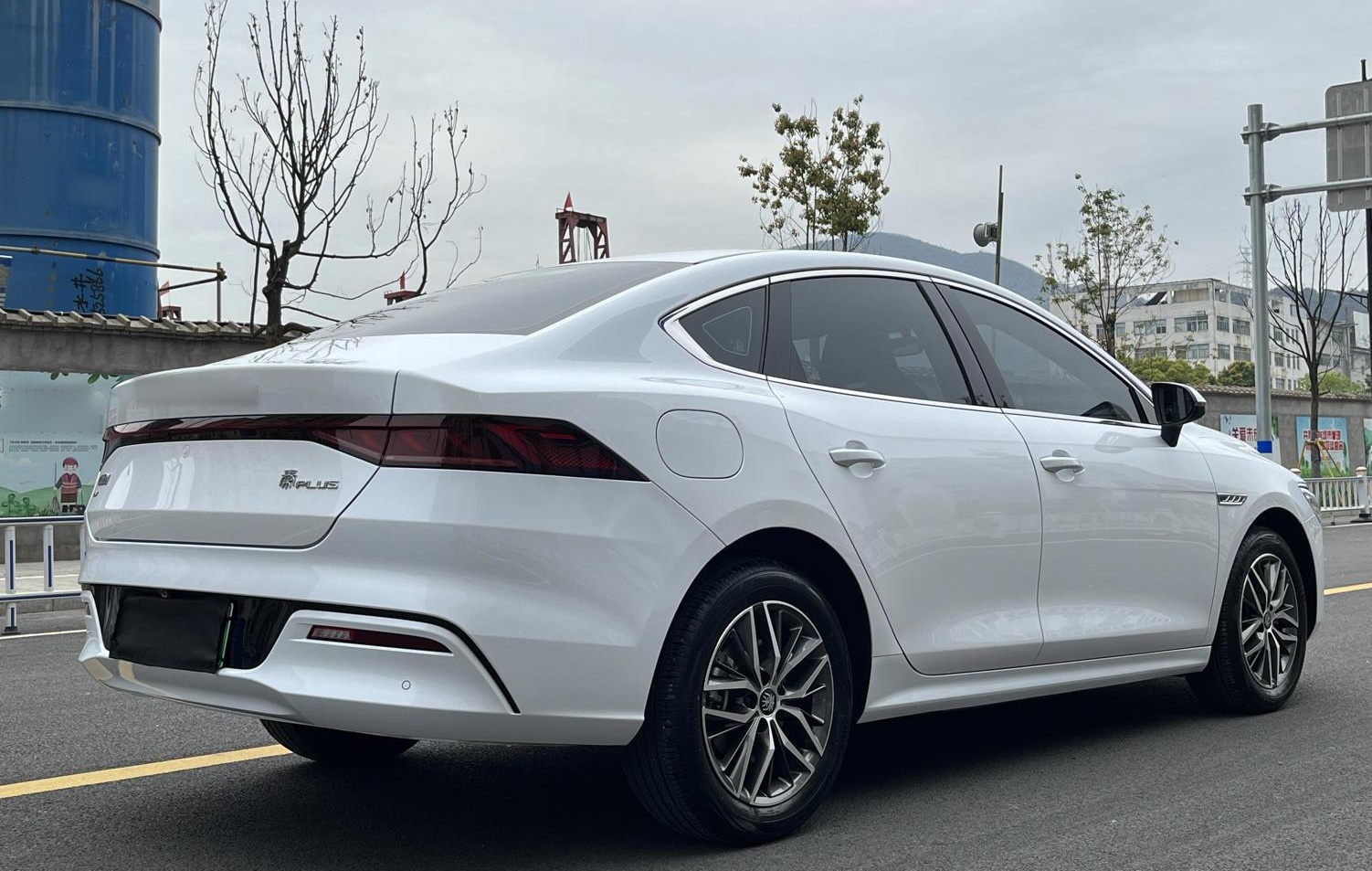 比亚迪 秦PLUS 2021款 EV 400KM 豪华型