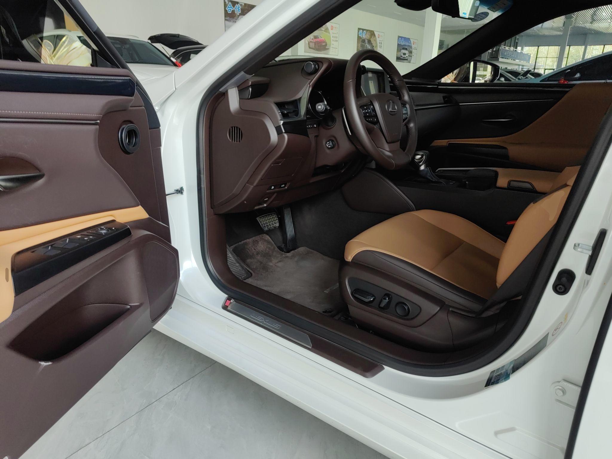 雷克萨斯ES 2018款 200 卓越版 国V