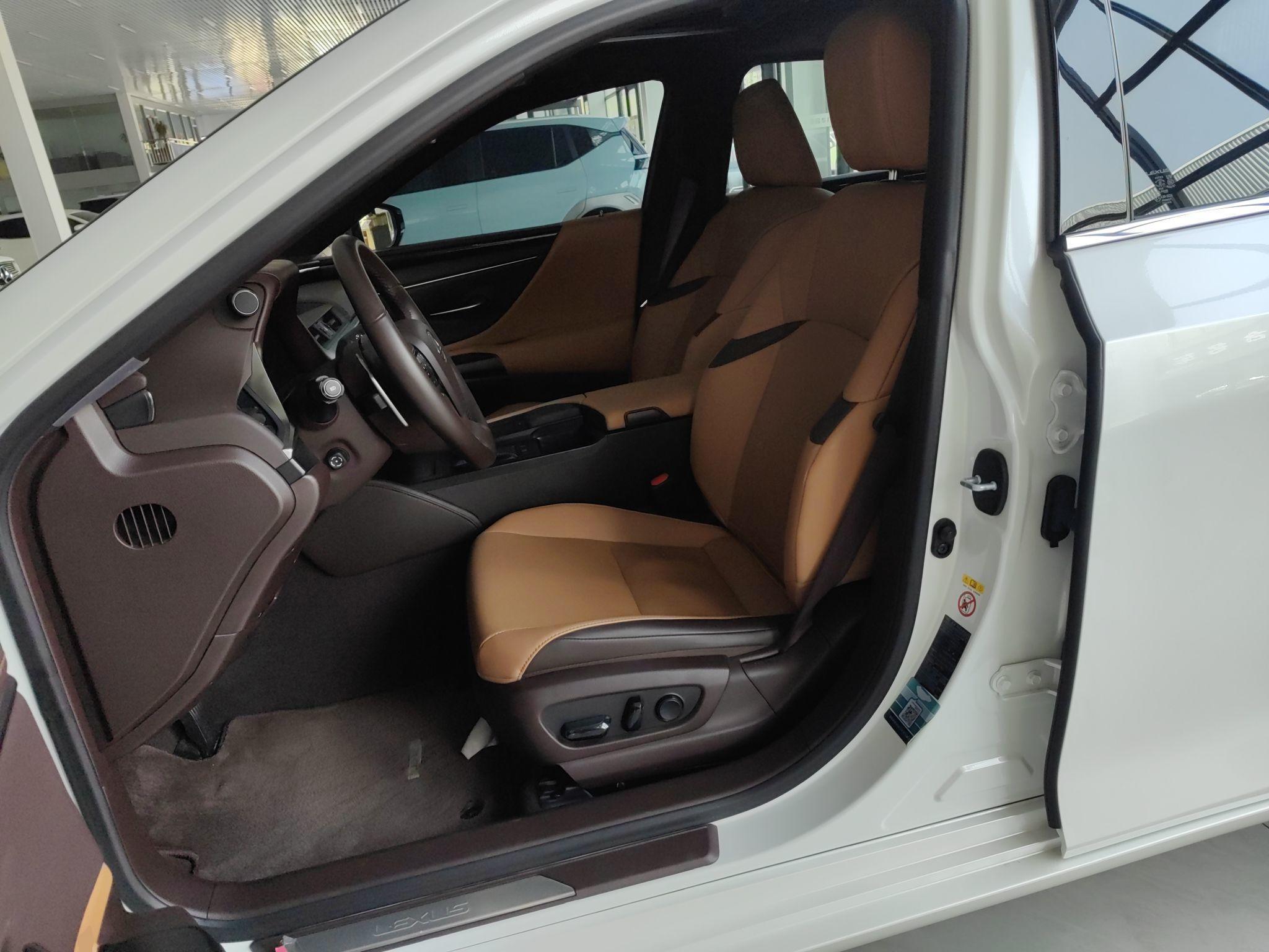 雷克萨斯ES 2018款 200 卓越版 国V