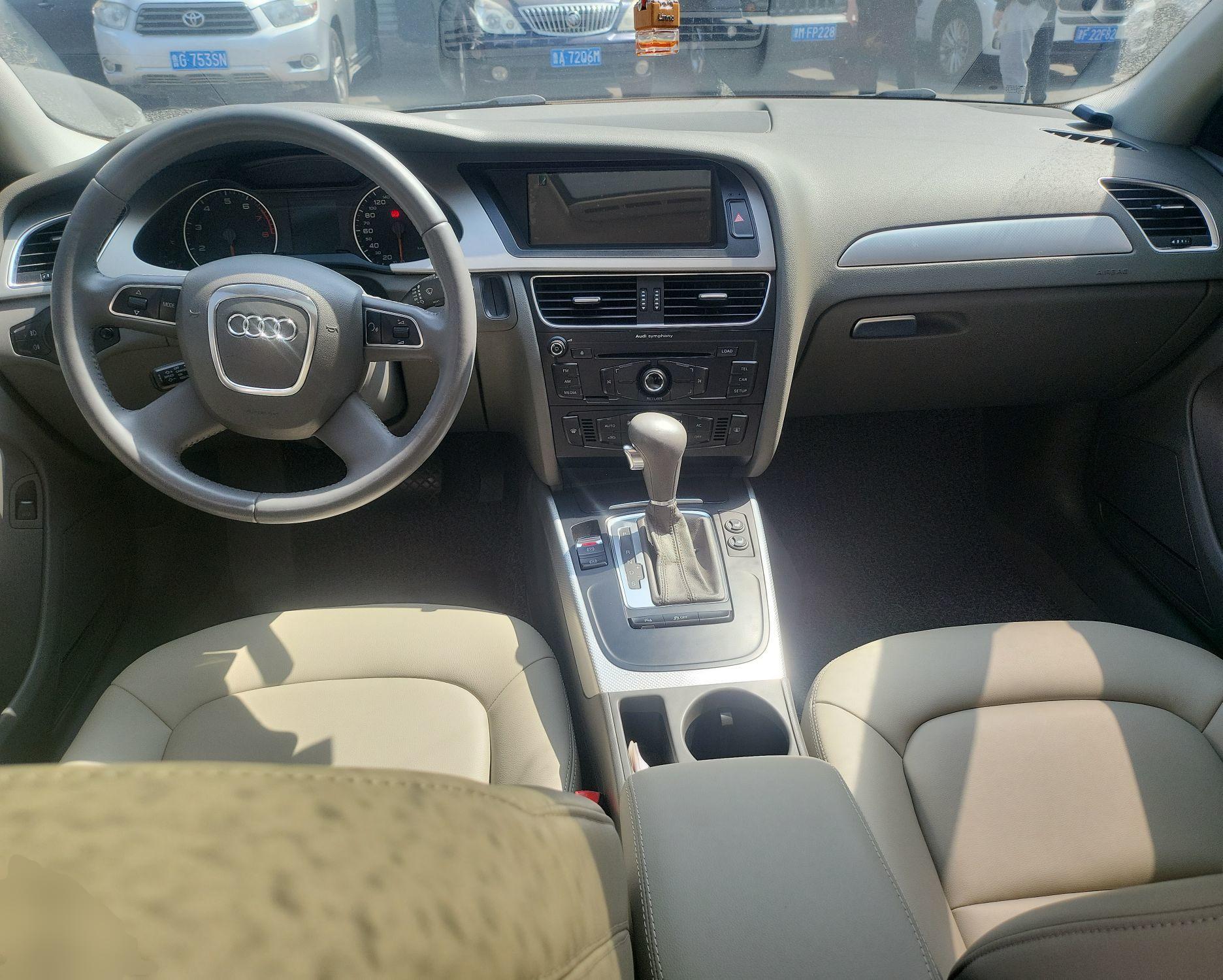 奥迪A4L 2012款 2.0 TFSI 自动标准型