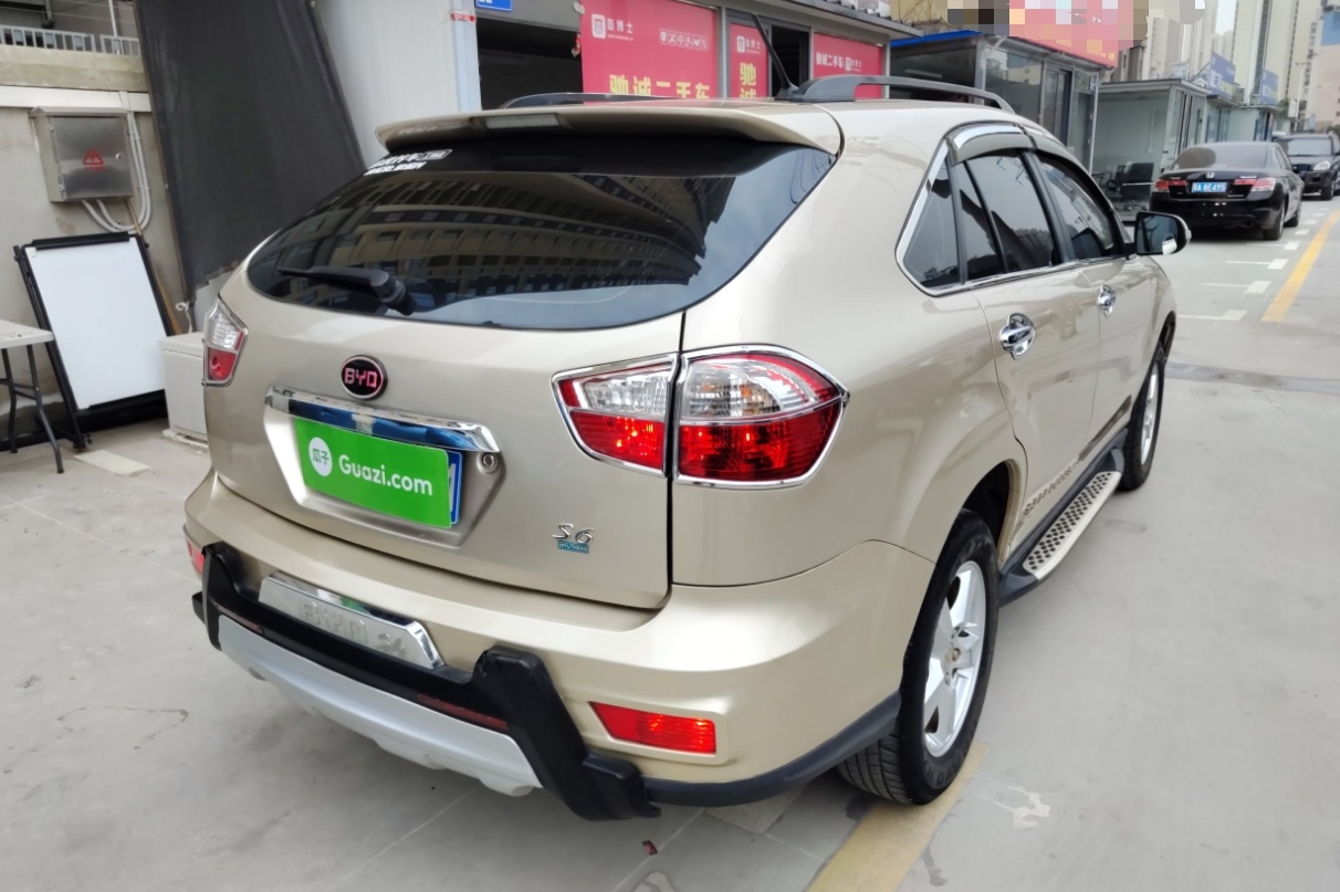 比亚迪S6 2014款 2.0L 手动豪华型 5座