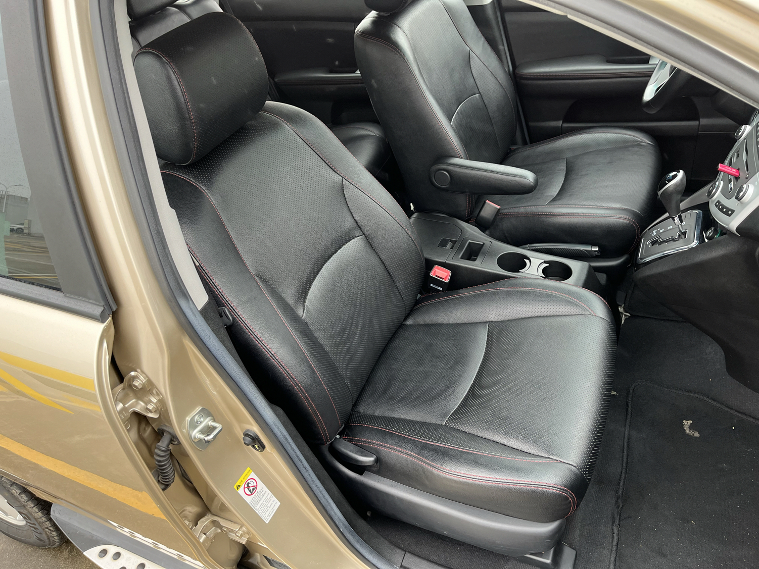 比亚迪S6 2014款 2.4L 自动尊贵型 5座