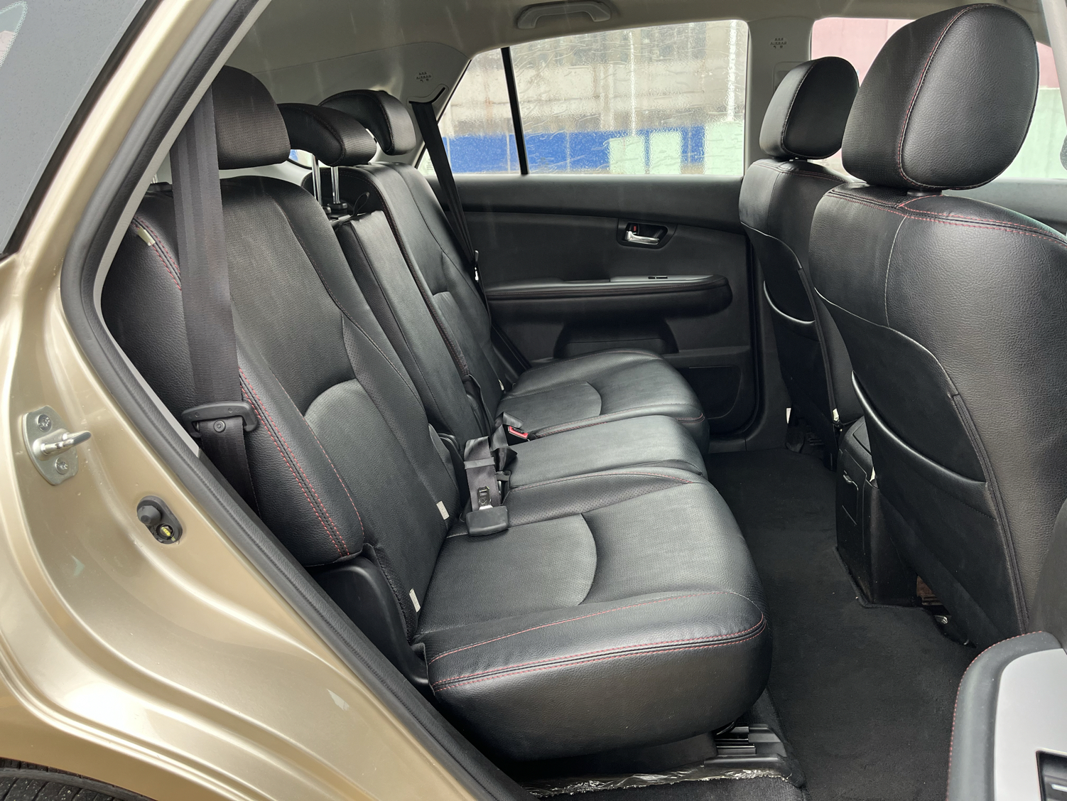 比亚迪S6 2014款 2.4L 自动尊贵型 5座