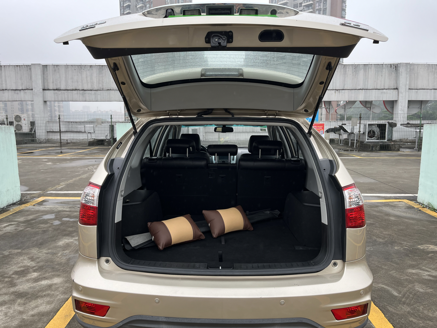 比亚迪S6 2014款 2.4L 自动尊贵型 5座