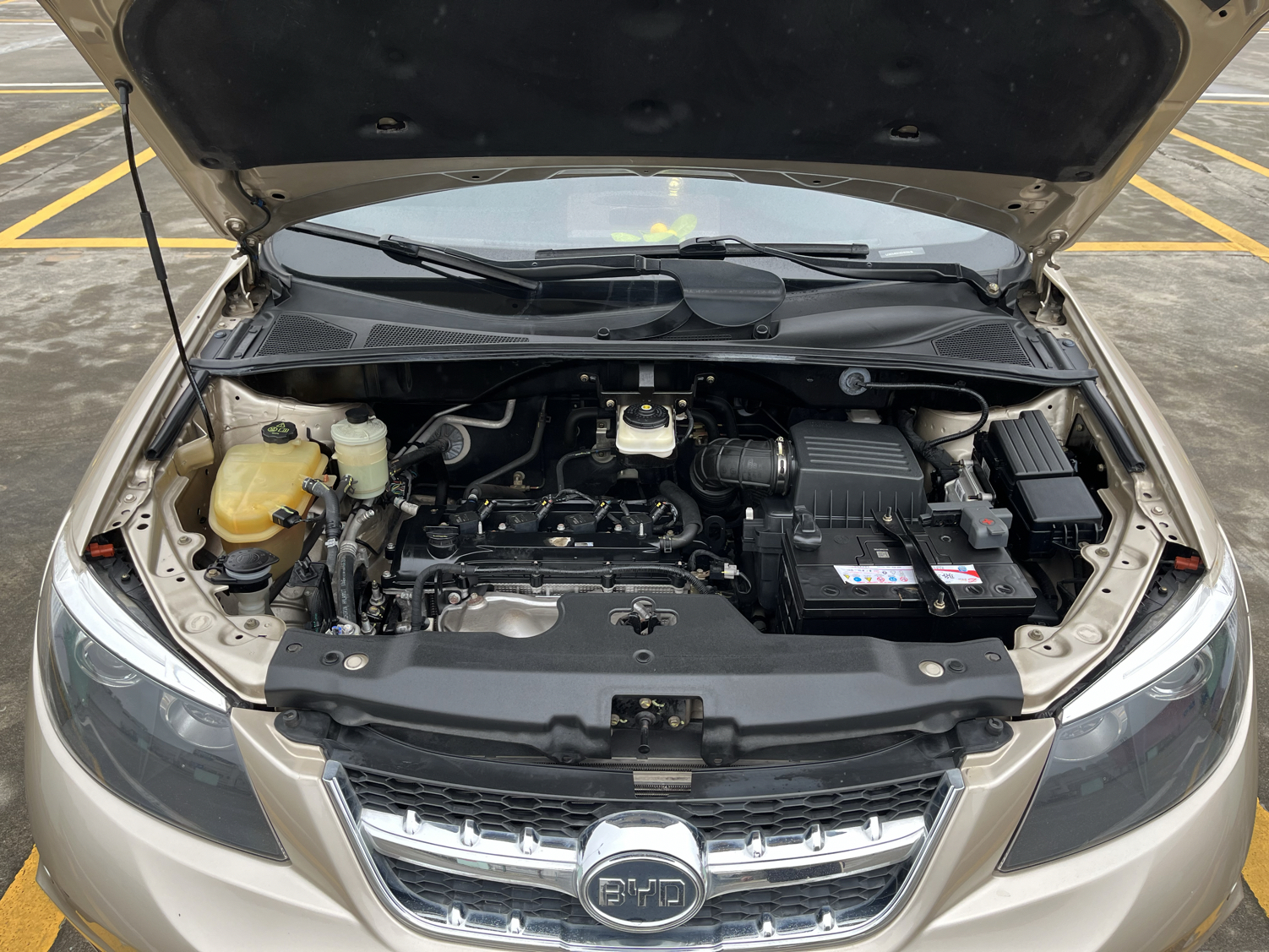 比亚迪S6 2014款 2.4L 自动尊贵型 5座