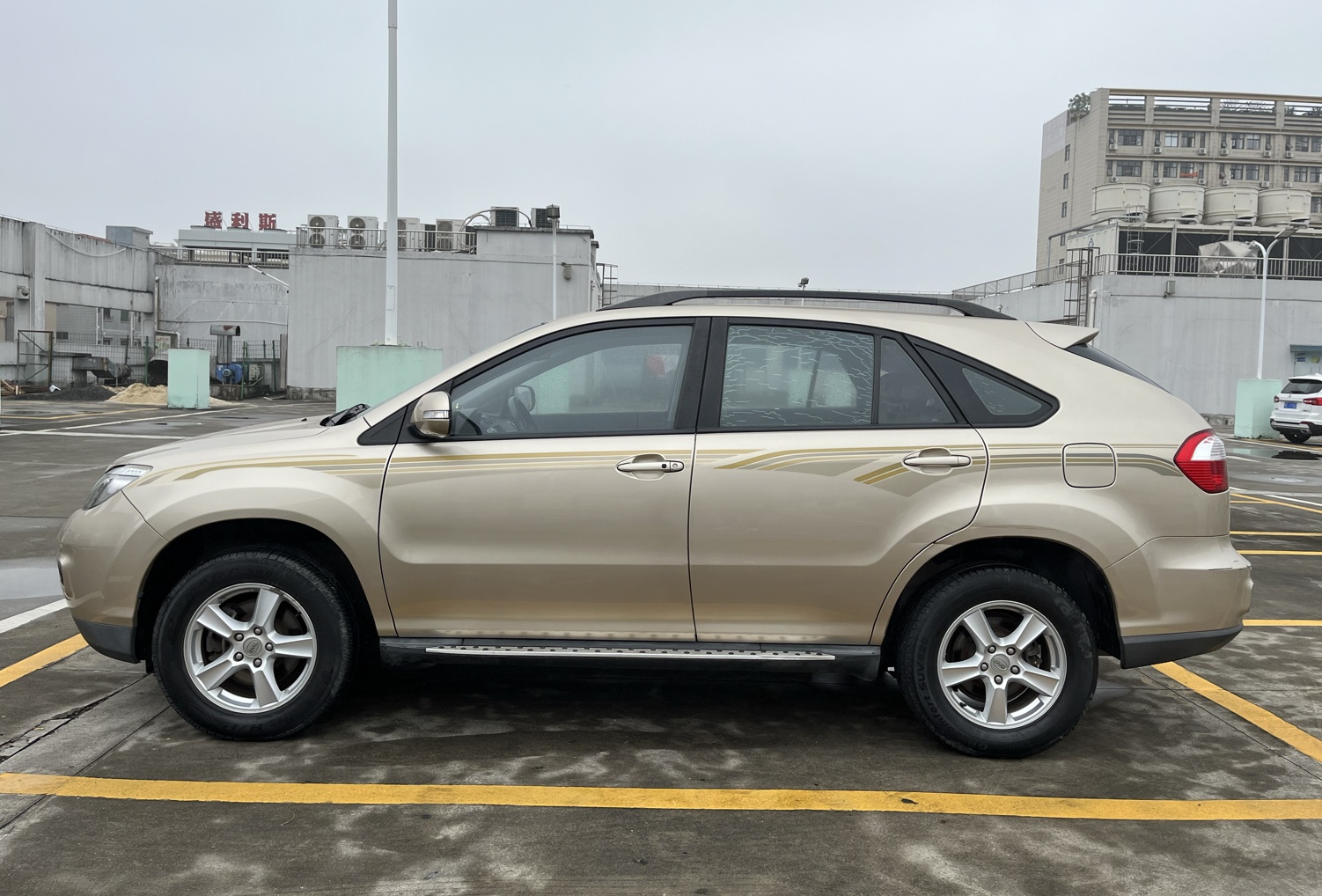 比亚迪S6 2014款 2.4L 自动尊贵型 5座