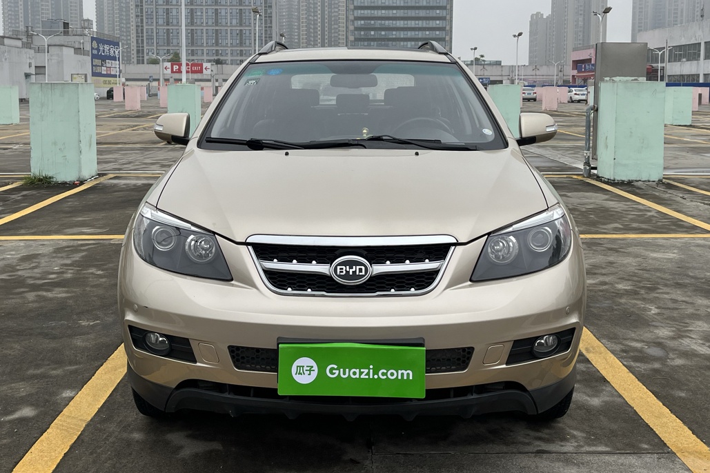 比亚迪S6 2014款 2.4L 自动尊贵型 5座