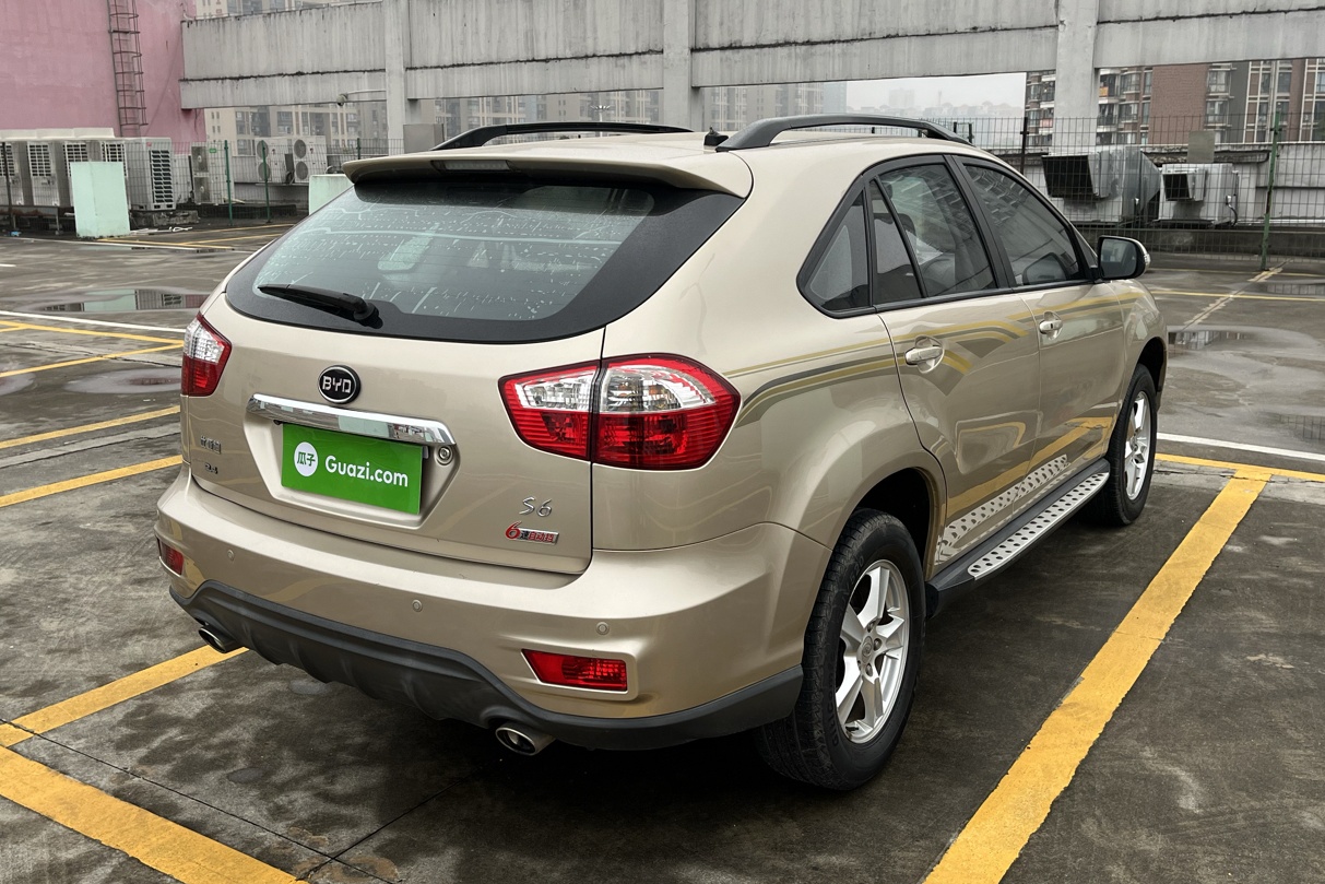 比亚迪S6 2014款 2.4L 自动尊贵型 5座
