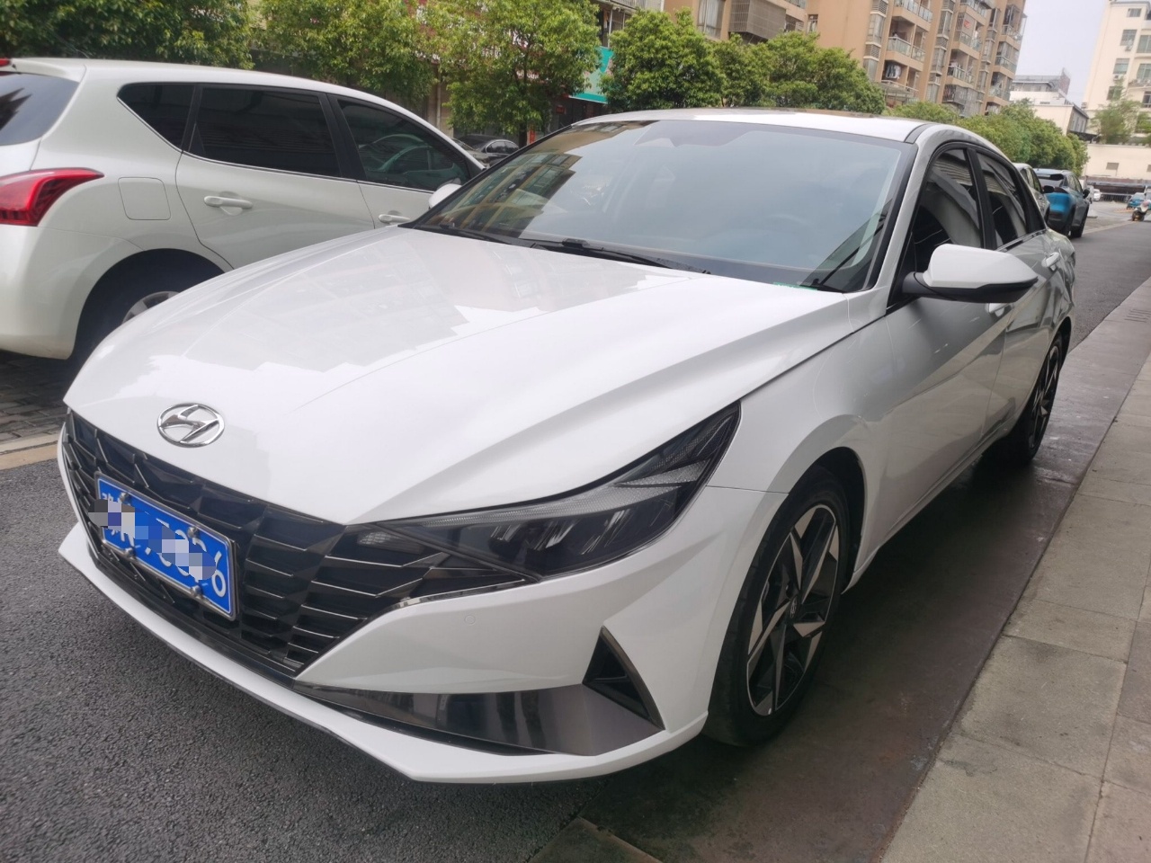 现代 伊兰特 2021款 1.5L LUX尊贵版