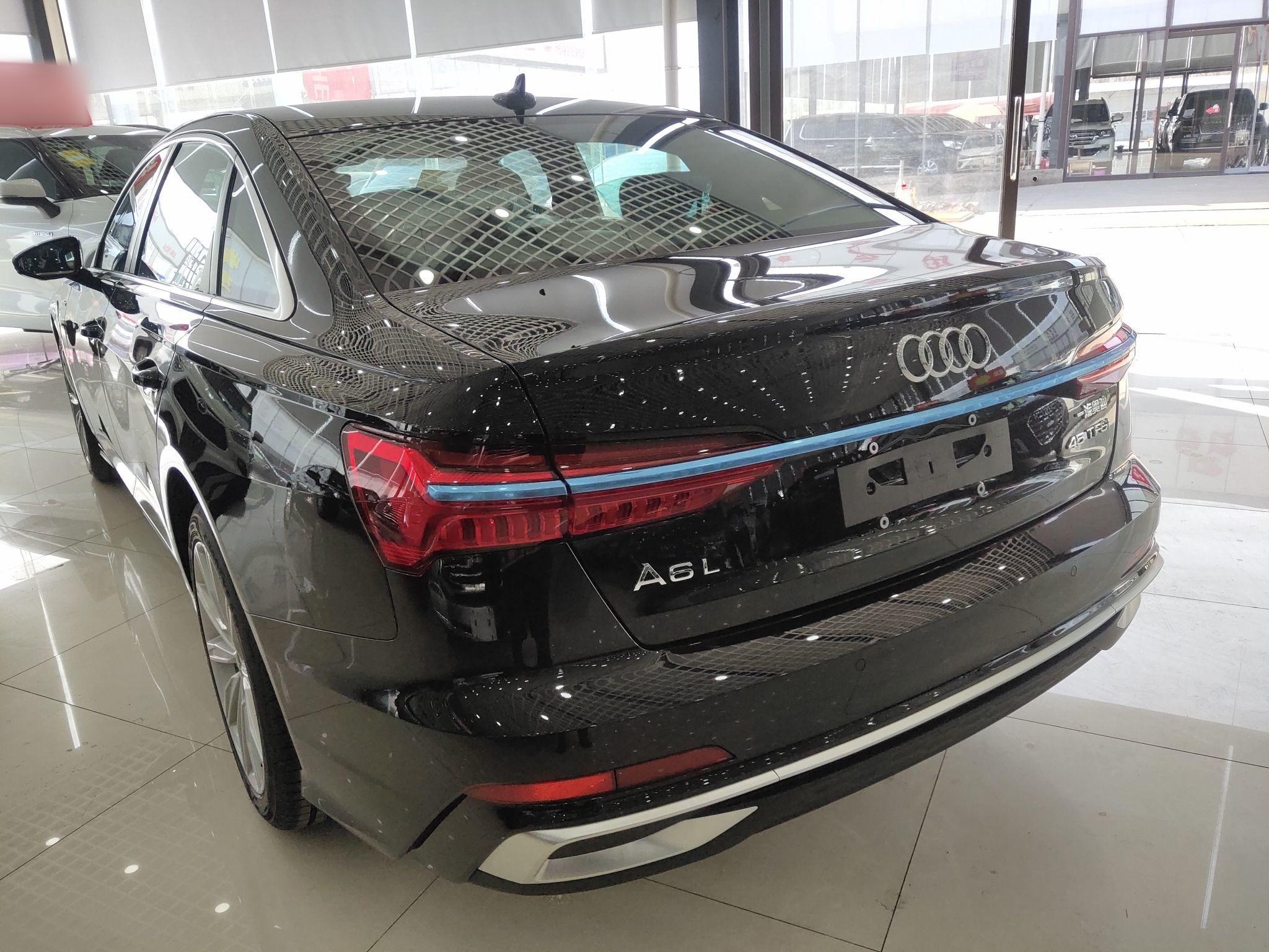 奥迪A6L 2023款 45 TFSI 臻选动感型