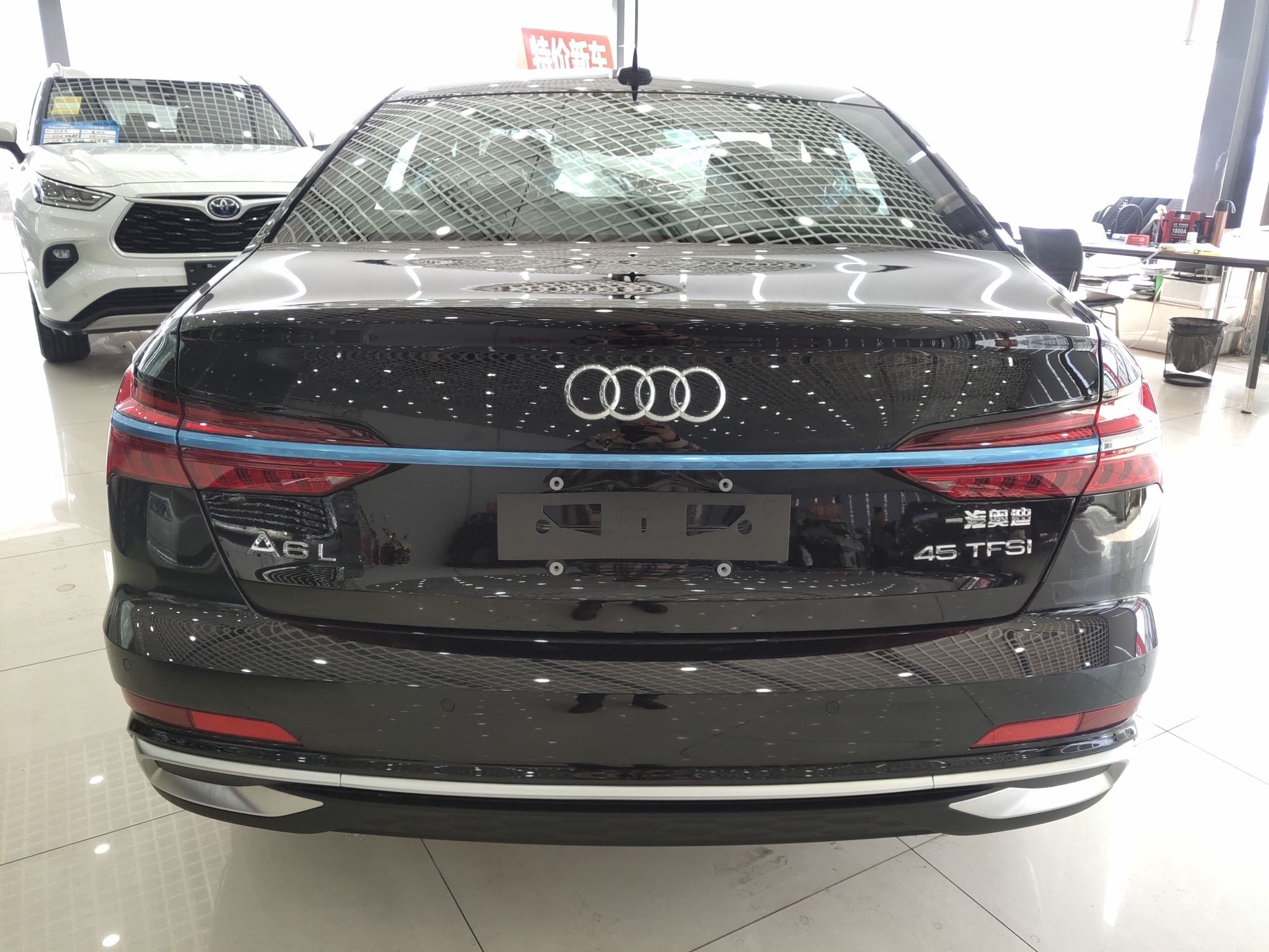 奥迪A6L 2023款 45 TFSI 臻选动感型