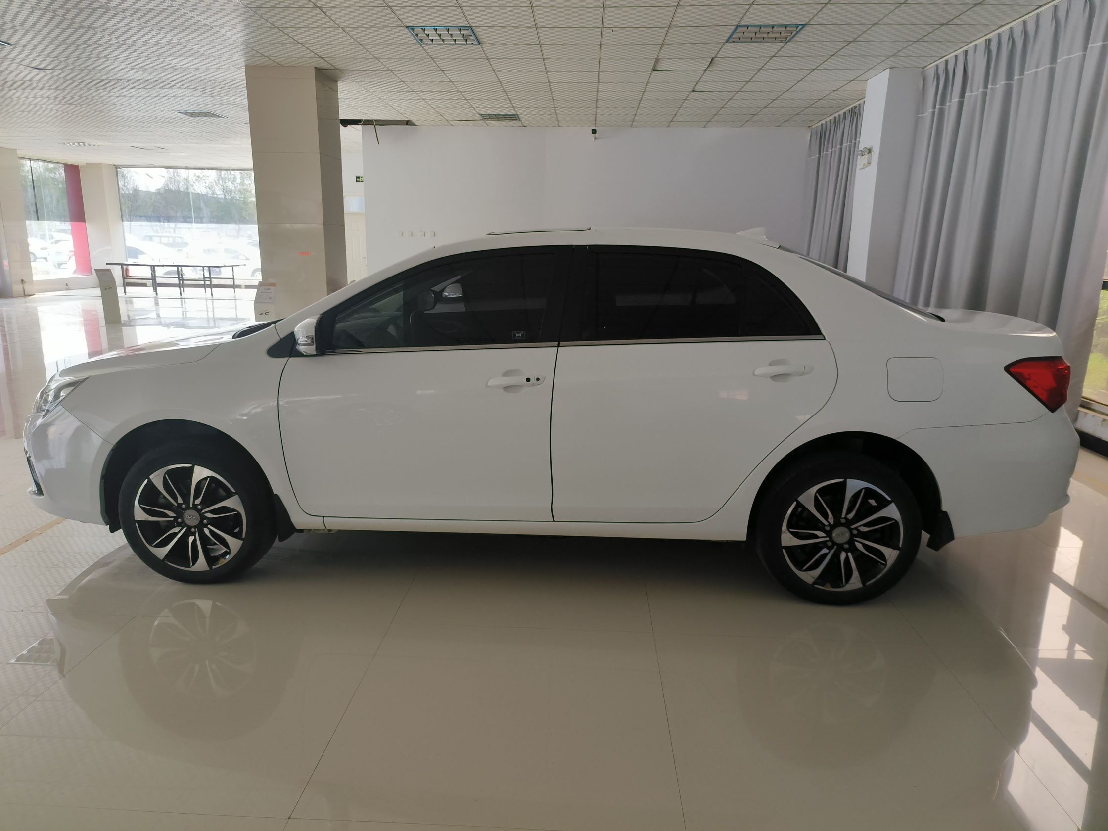 比亚迪 秦新能源 2016款 秦EV300 尊贵型