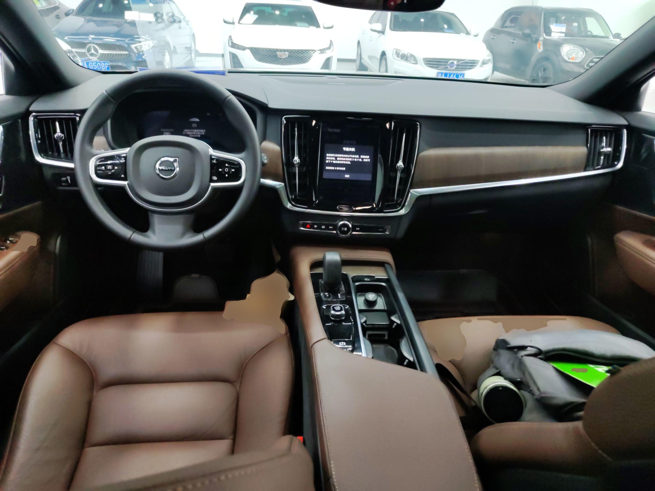 沃尔沃V90 2022款 Cross Country B5 AWD 智远版(进口)