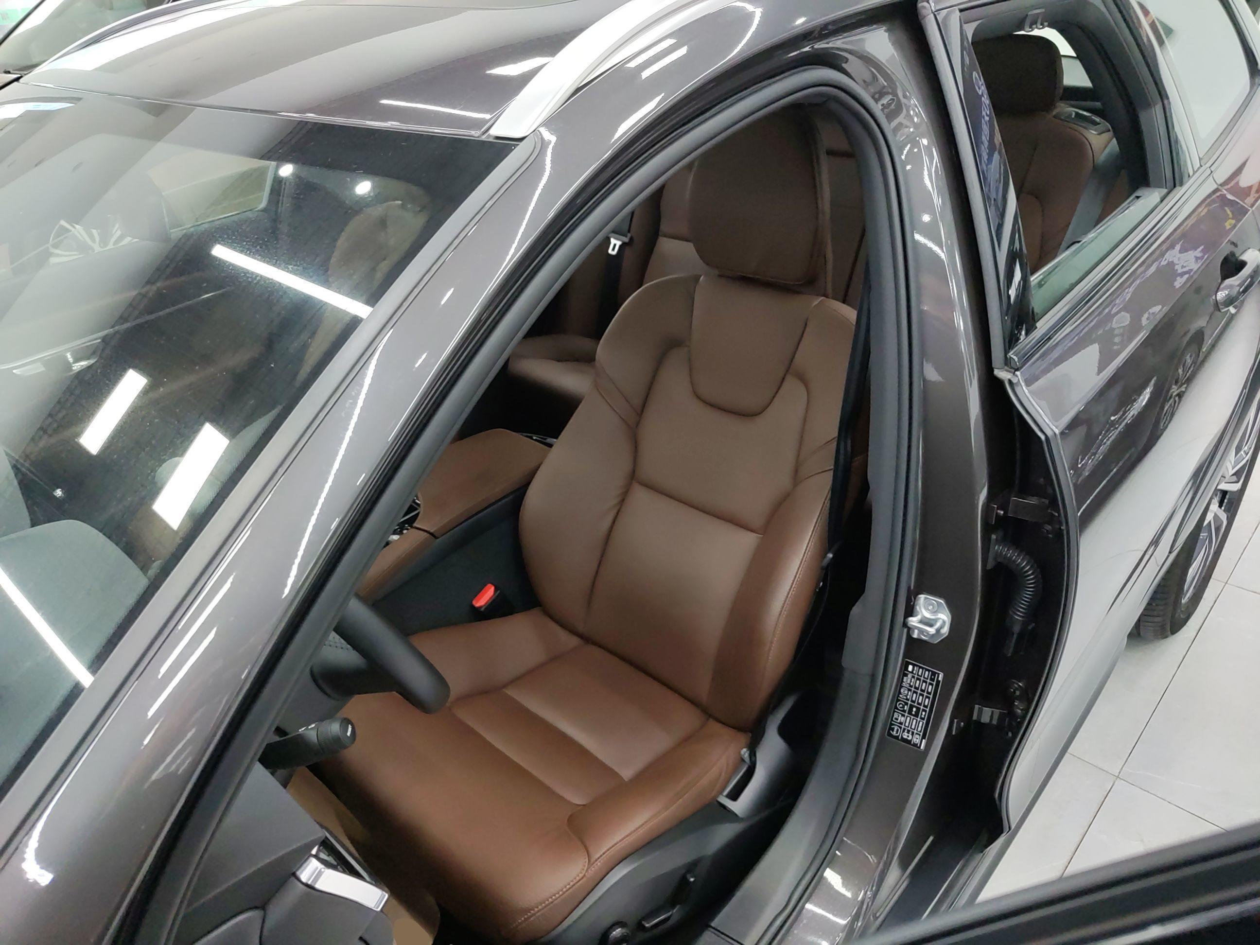 沃尔沃V90 2022款 Cross Country B5 AWD 智远版(进口)