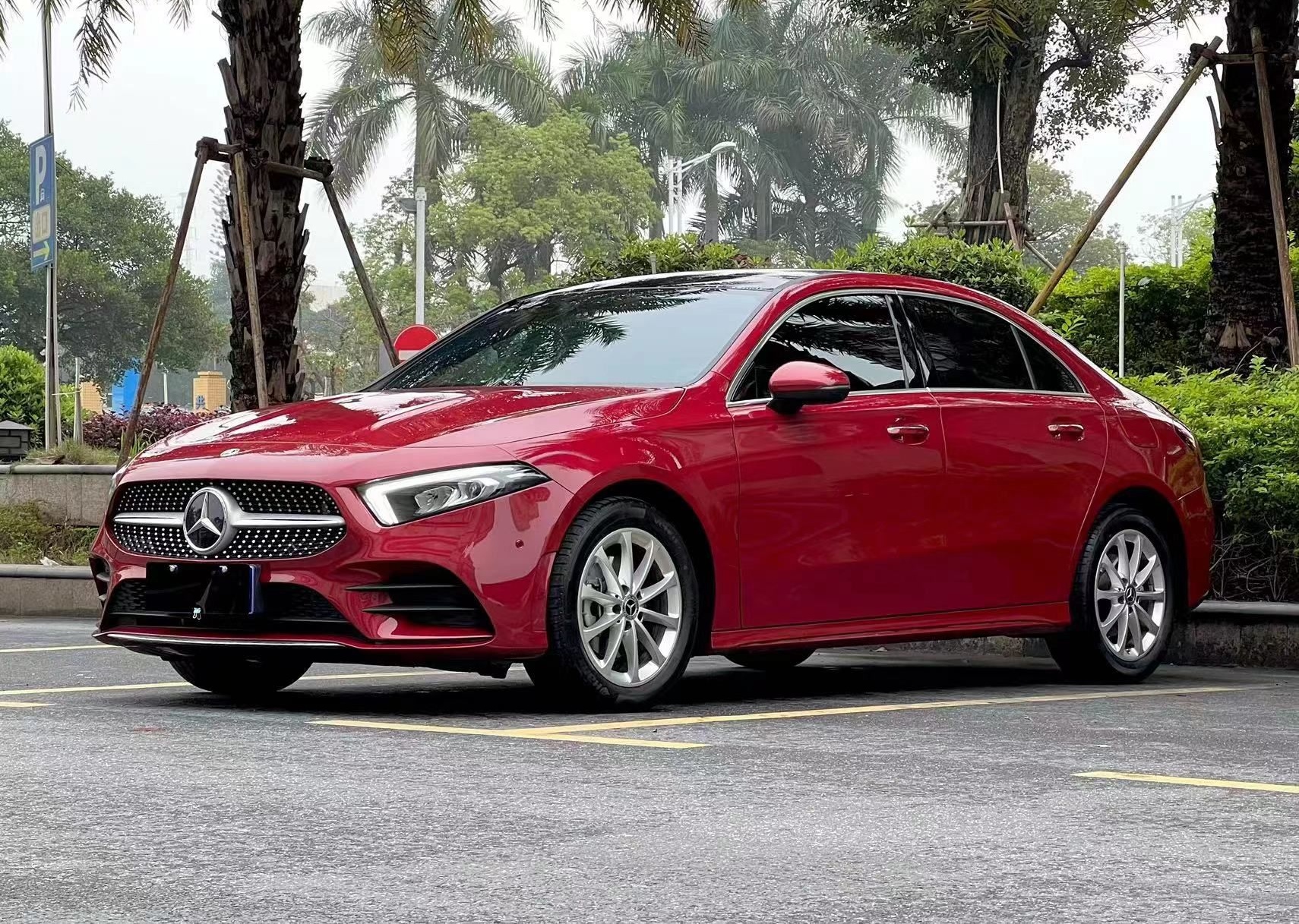 奔驰A级 2022款 改款 A 200 L 运动轿车时尚型