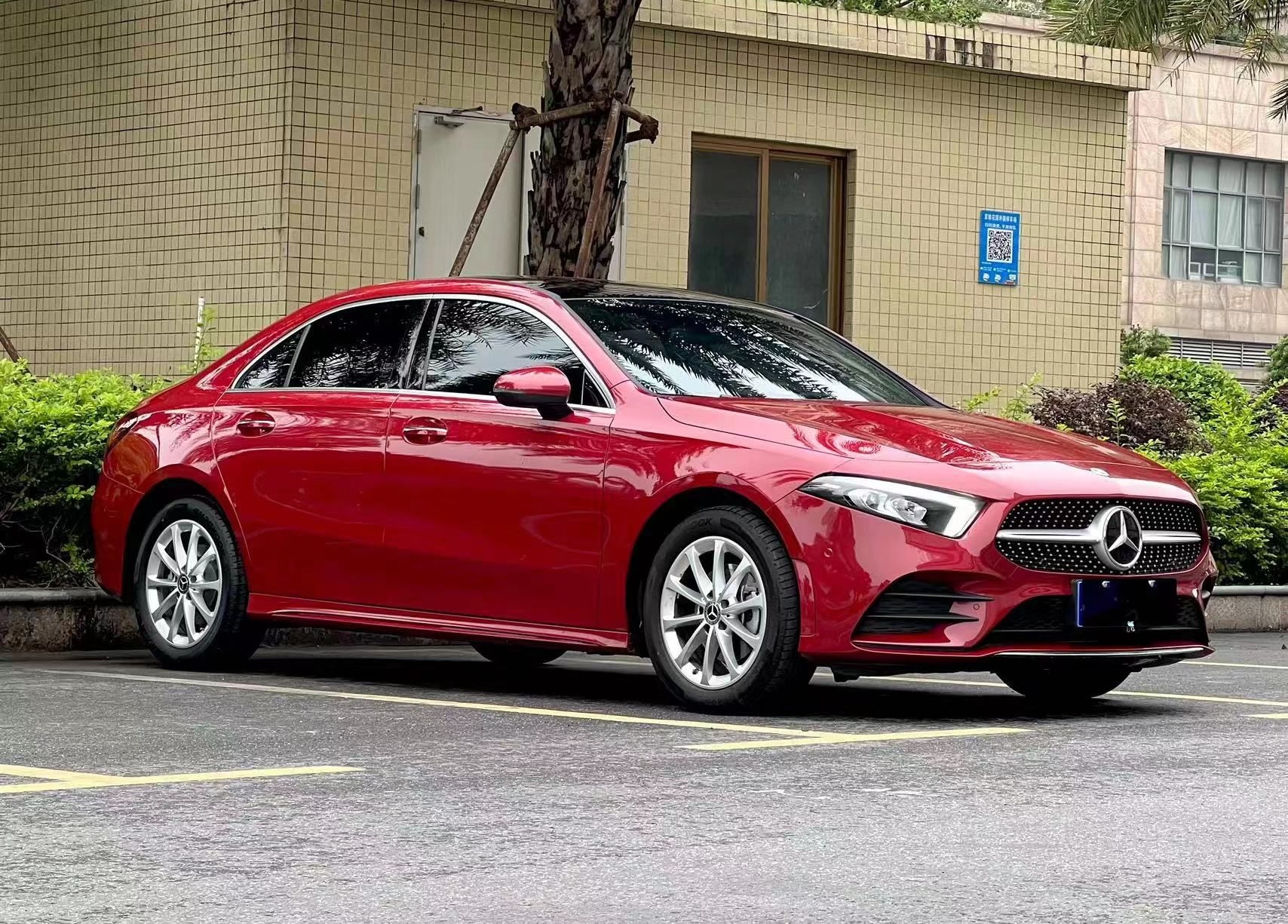 奔驰A级 2022款 改款 A 200 L 运动轿车时尚型