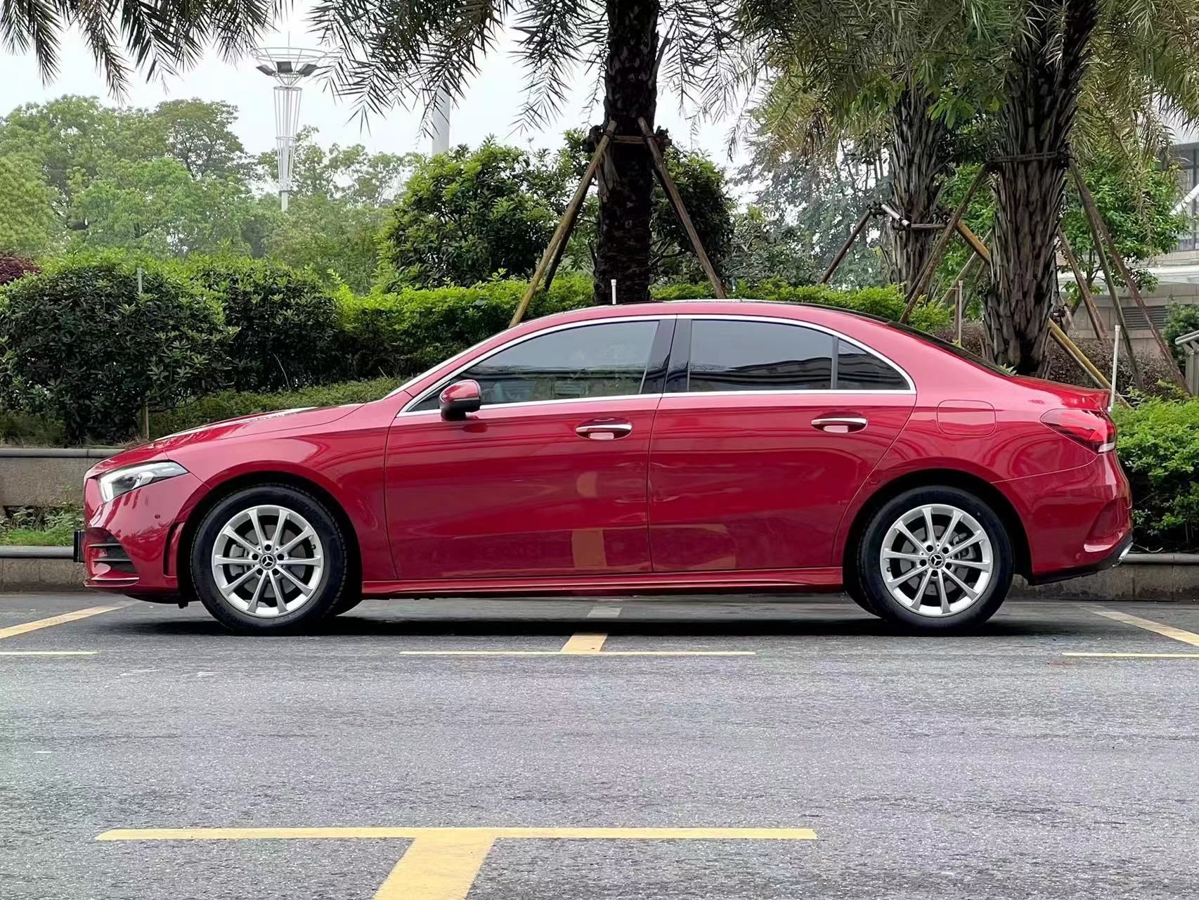 奔驰A级 2022款 改款 A 200 L 运动轿车时尚型