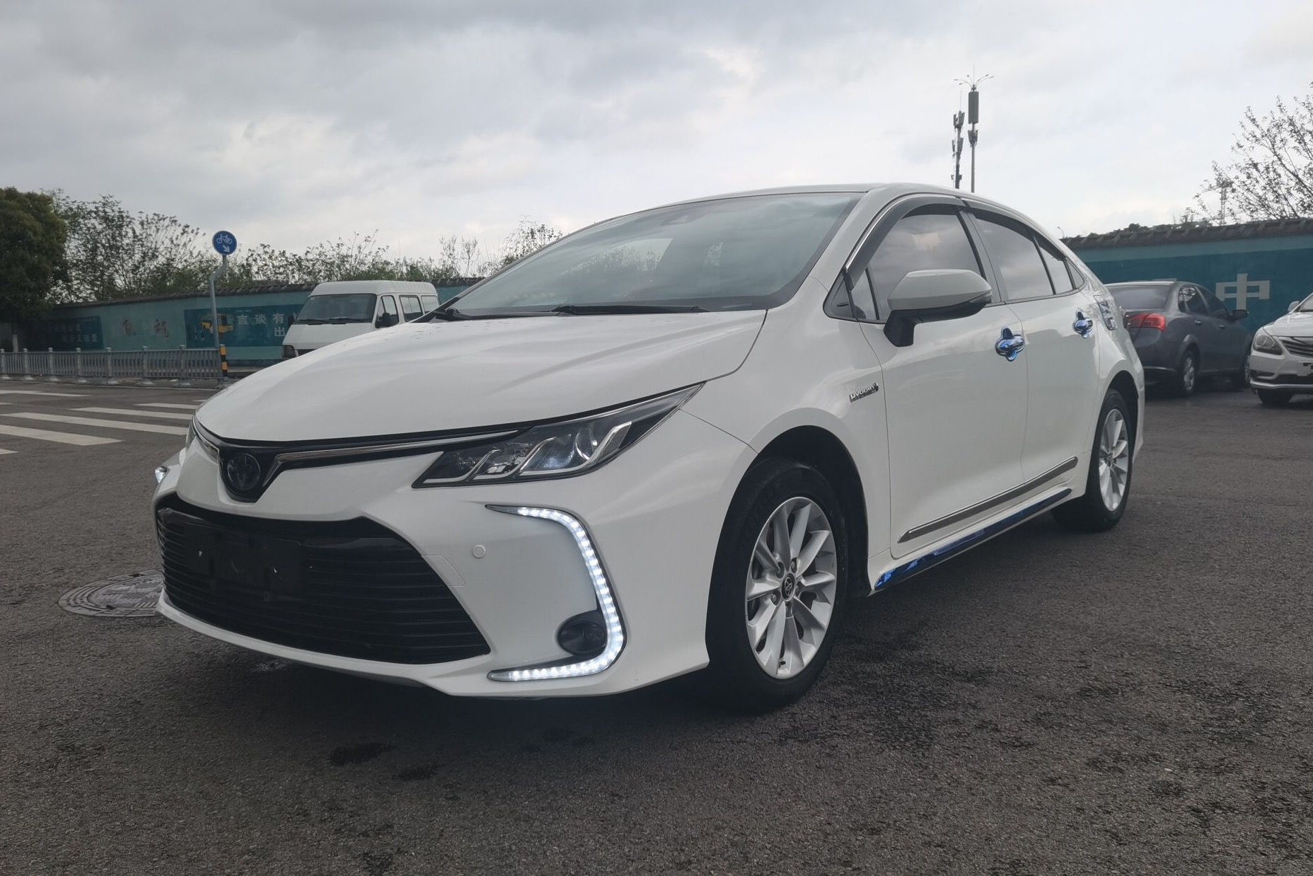 丰田 卡罗拉 2021款 双擎 1.8L E-CVT精英版