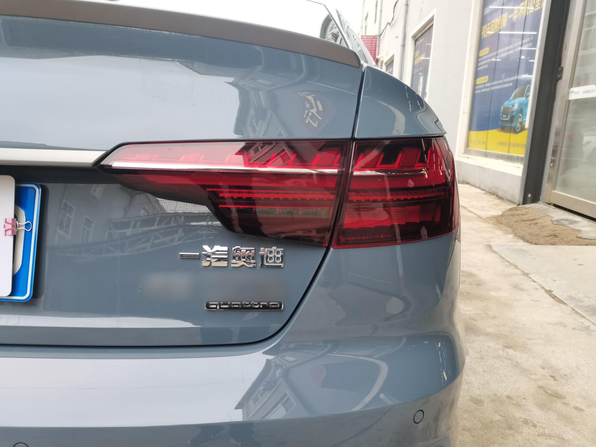 奥迪A4L 2022款 40 TFSI quattro RS套件燃速型