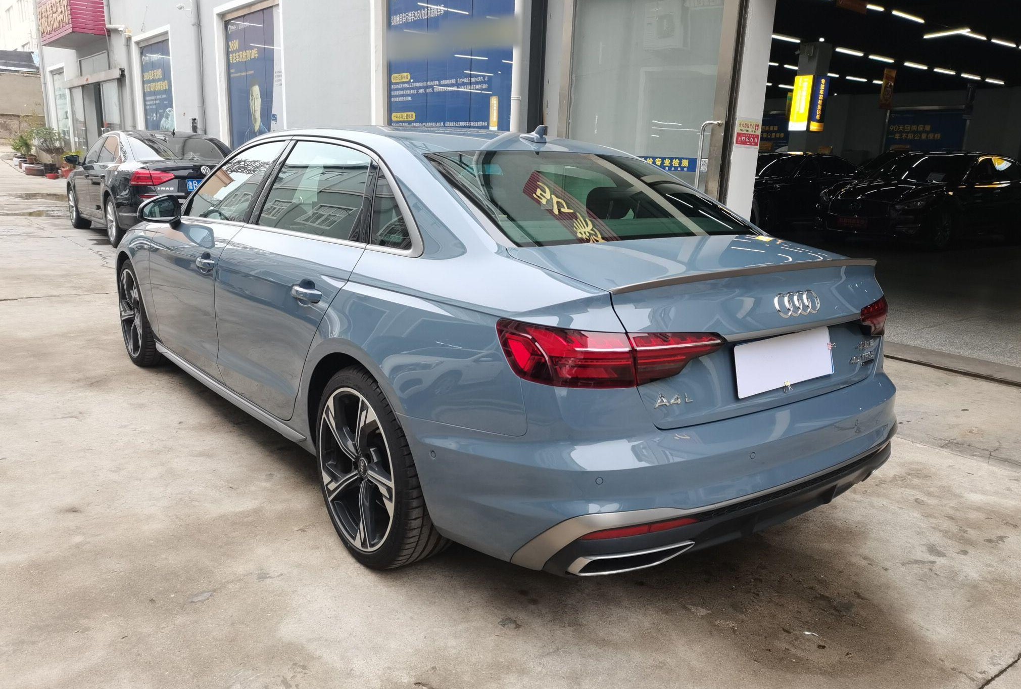 奥迪A4L 2022款 40 TFSI quattro RS套件燃速型