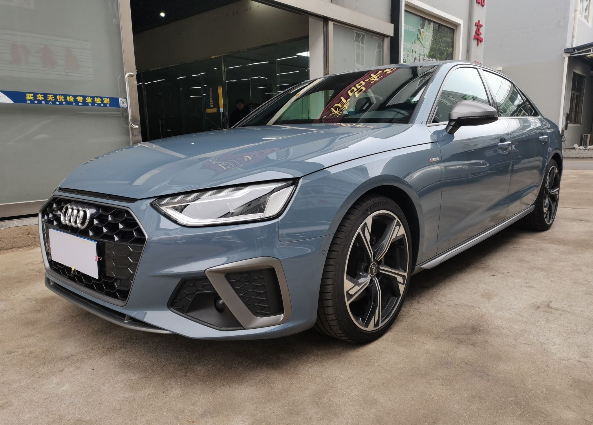 奥迪A4L 2022款 40 TFSI quattro RS套件燃速型