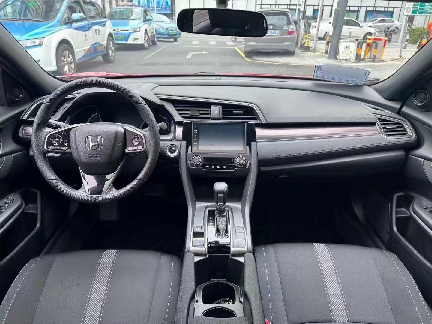 本田 思域 2021款 HATCHBACK 220TURBO CVT新锐控