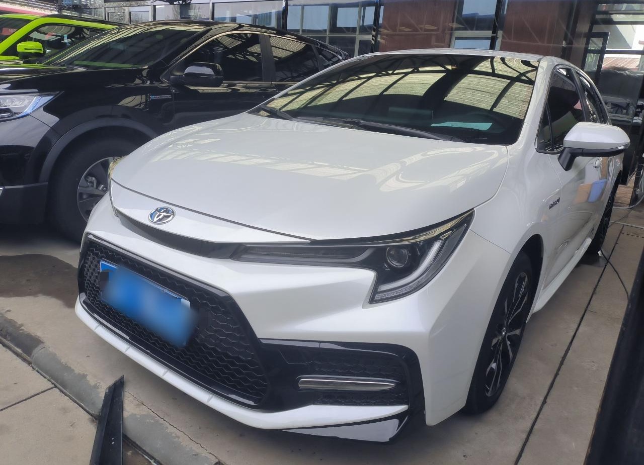 丰田 雷凌 2021款 双擎 1.8H E-CVT运动版