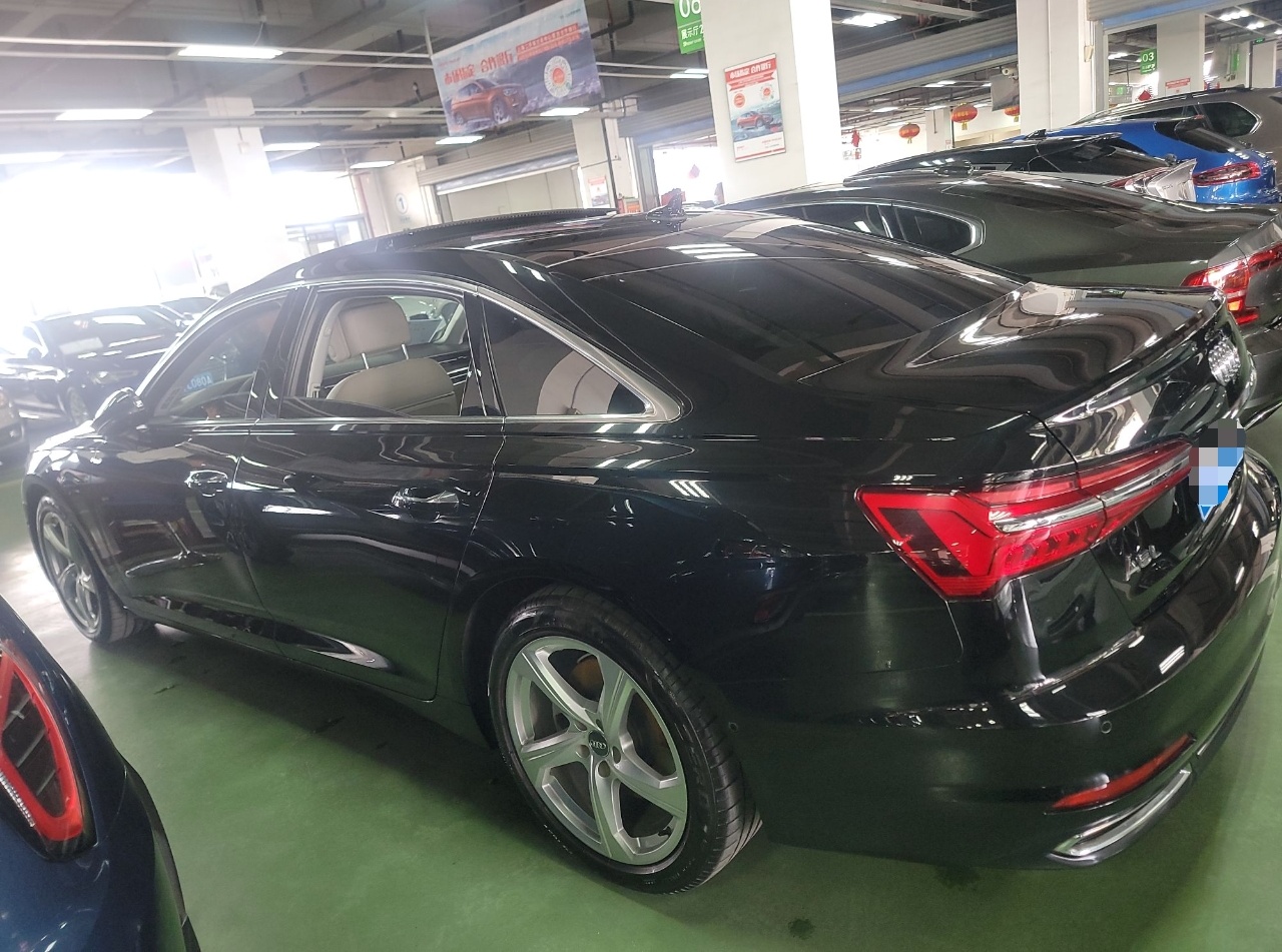 奥迪A6L 2019款 55 TFSI quattro 尊享致雅型